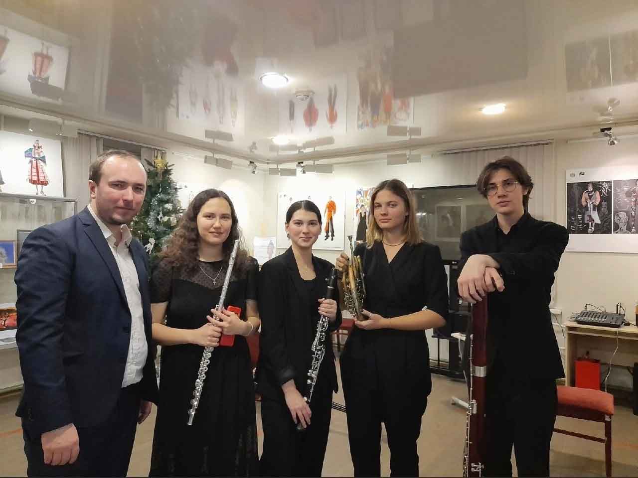 Постер для новости &laquo;Петербуржцы встретили декабрь музыкой&raquo;