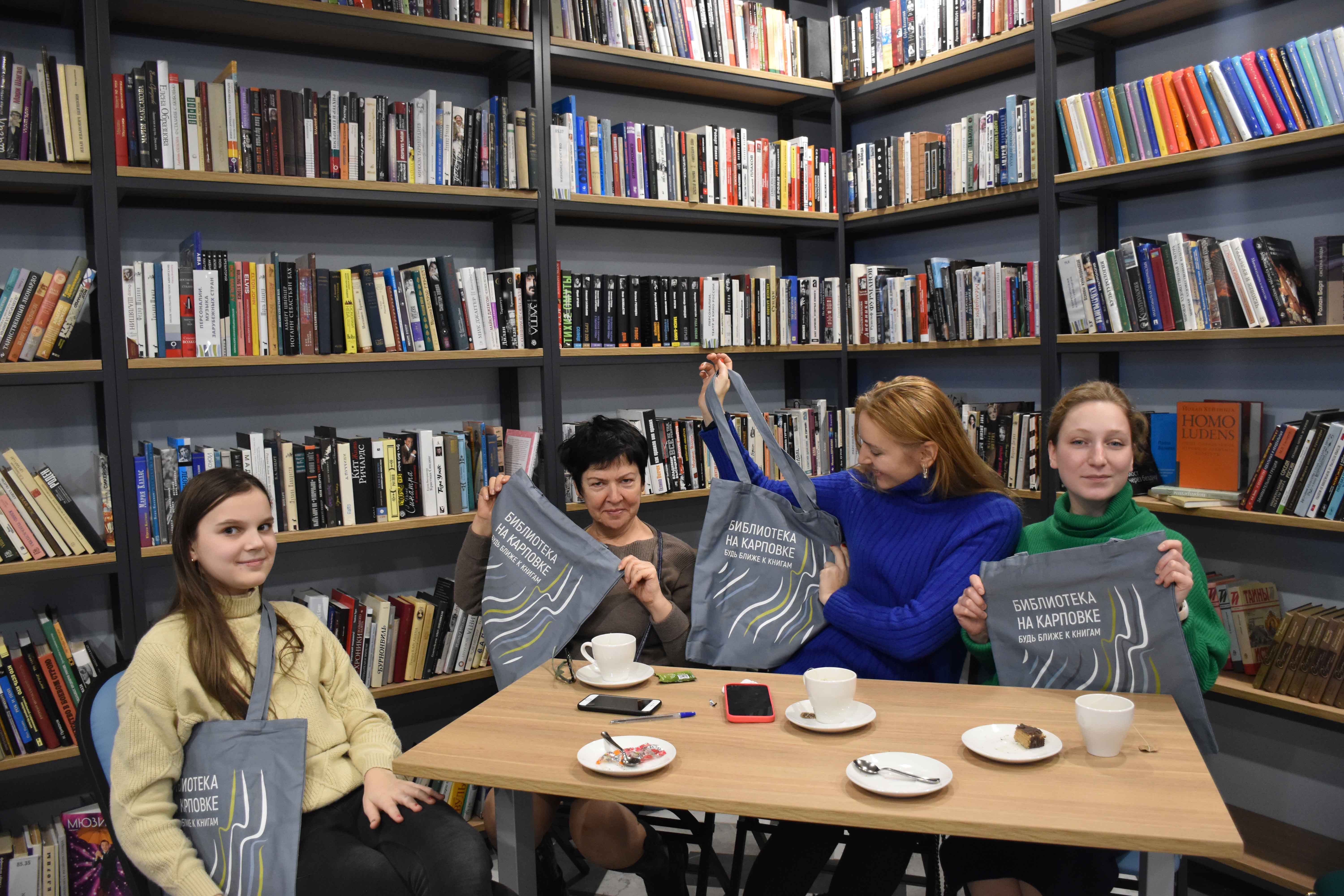 Постер для новости &laquo;Вкусная литературная вечеринка: квиз в Библиотеке на Карповке&raquo;