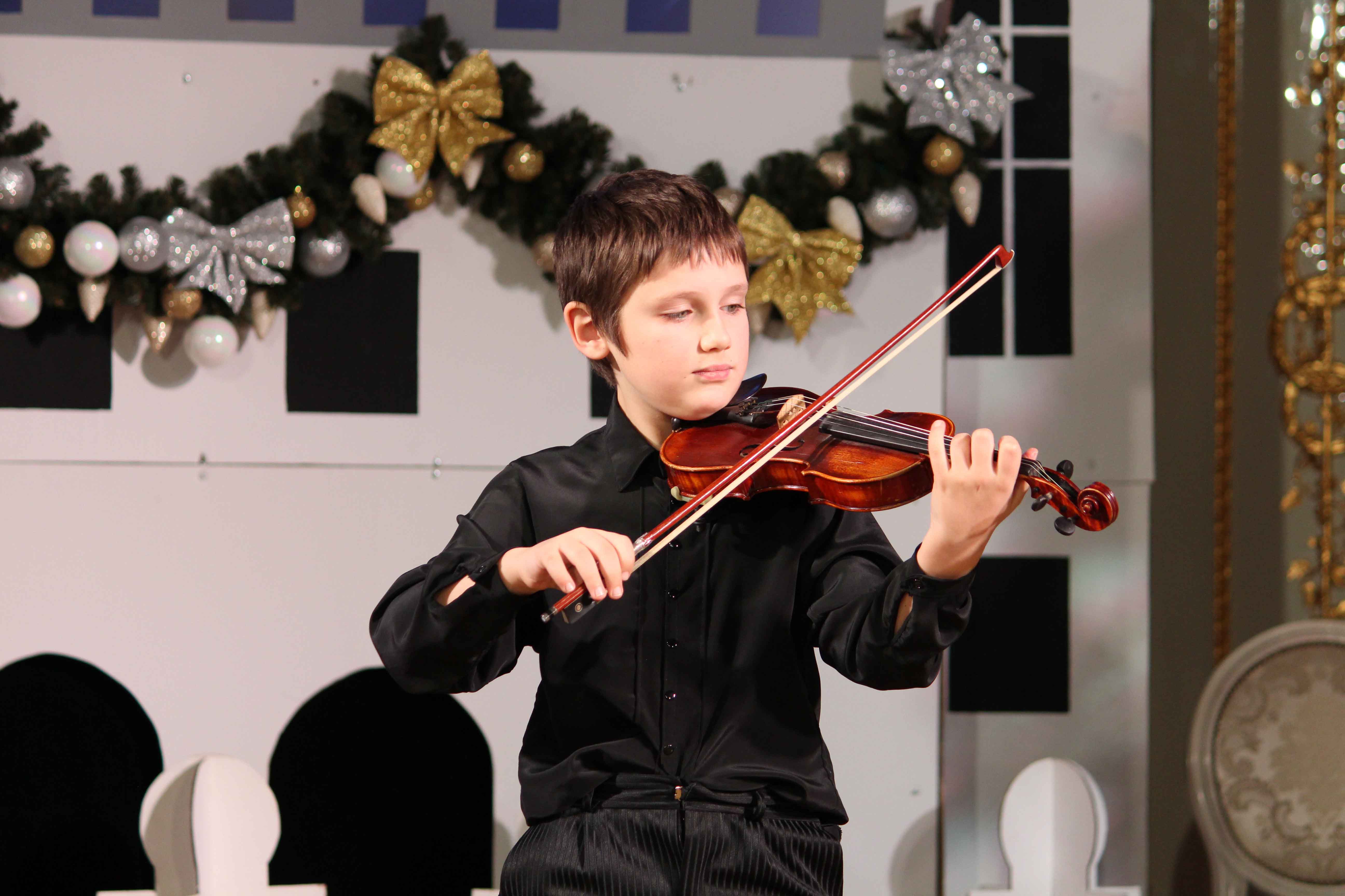 Постер для новости &laquo;Рождественские музыкальные встречи в Каменноостровском дворце&raquo;