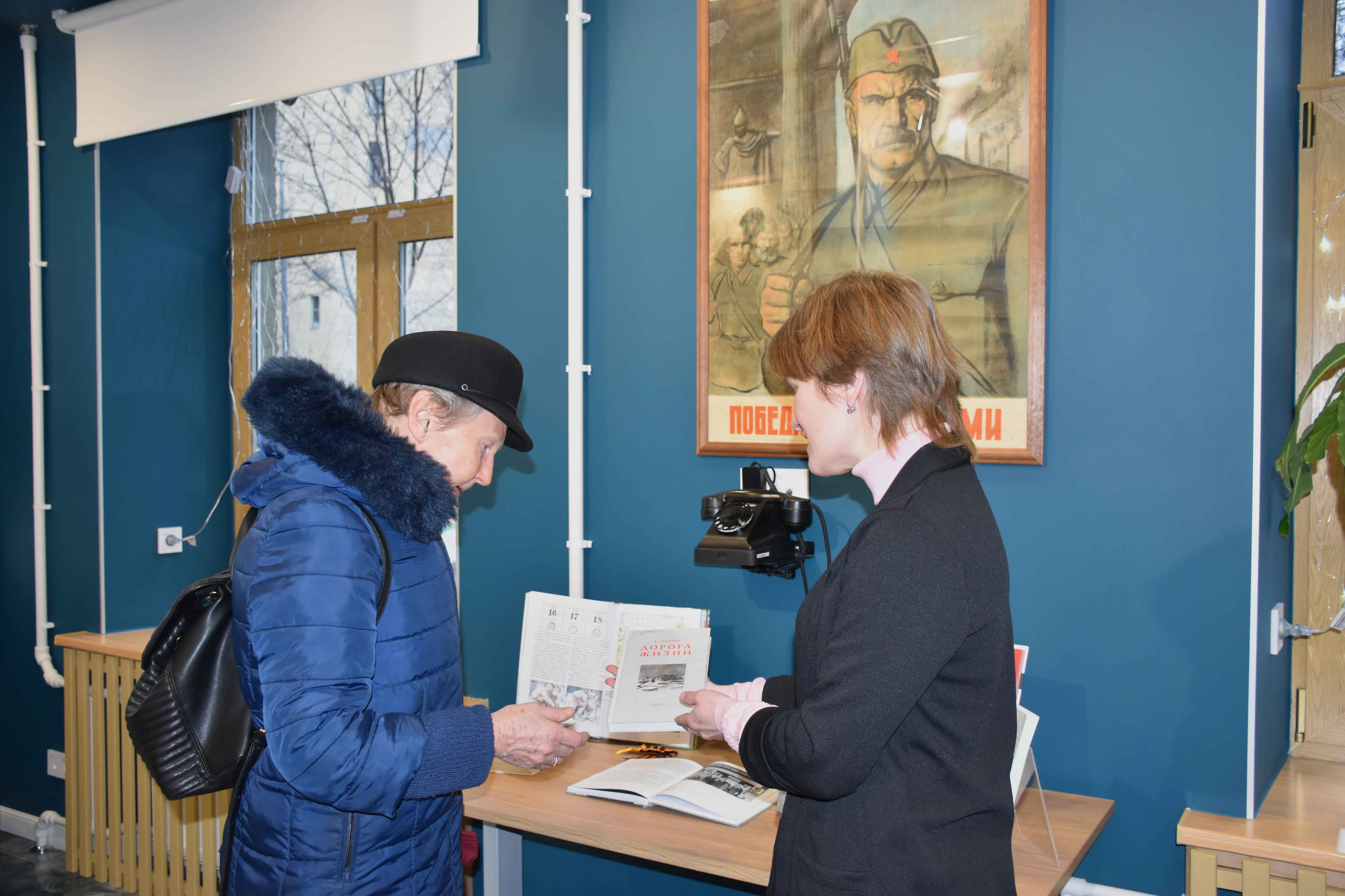 Постер для новости «Выставка плакатов военной поры «Подвиг Ленинграда», посвящённая 80-летию прорыва блокады Ленинграда»