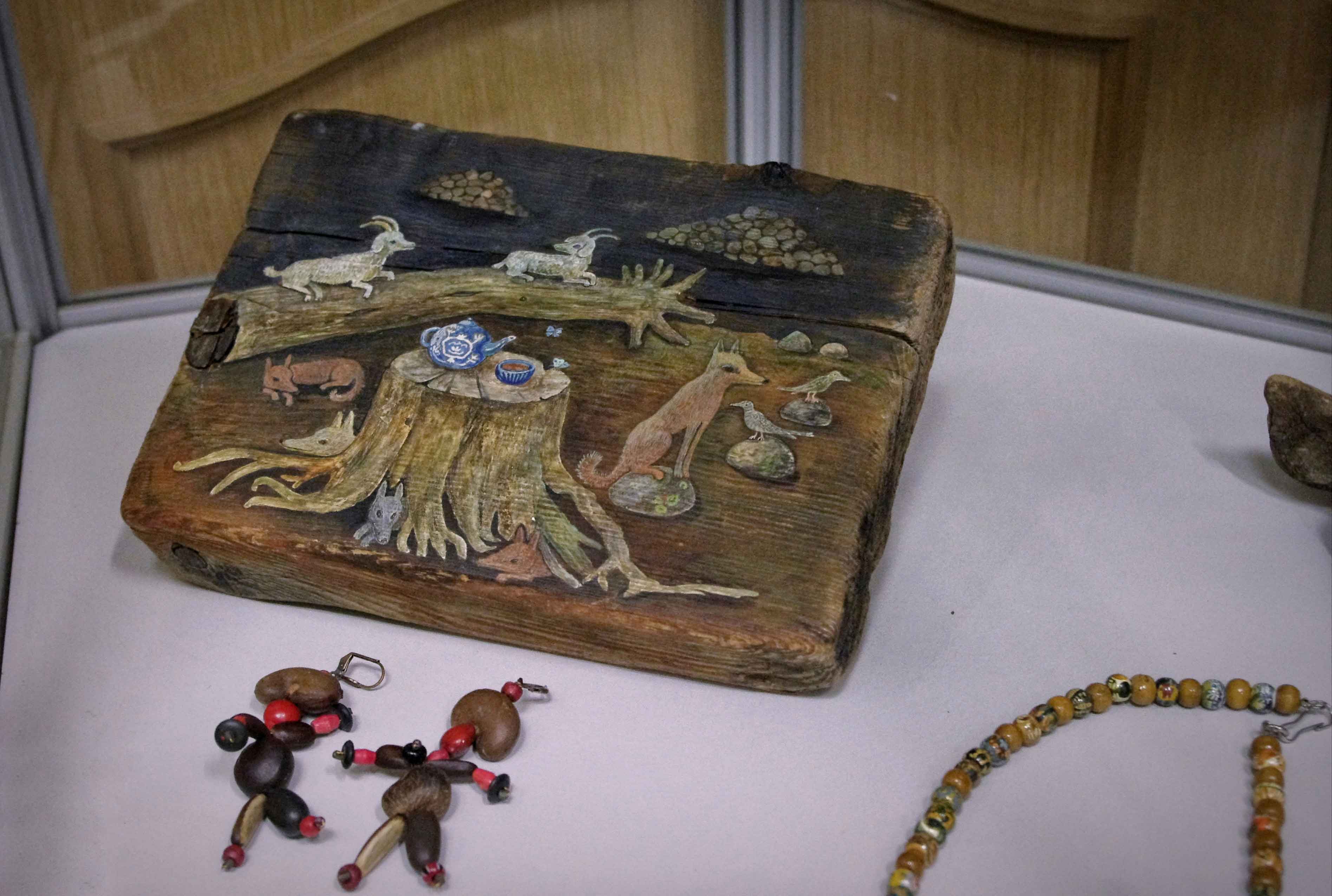 Постер для новости &laquo;Выставка Оксаны Балезиной в Библиотеке на Троицкой площади&raquo;