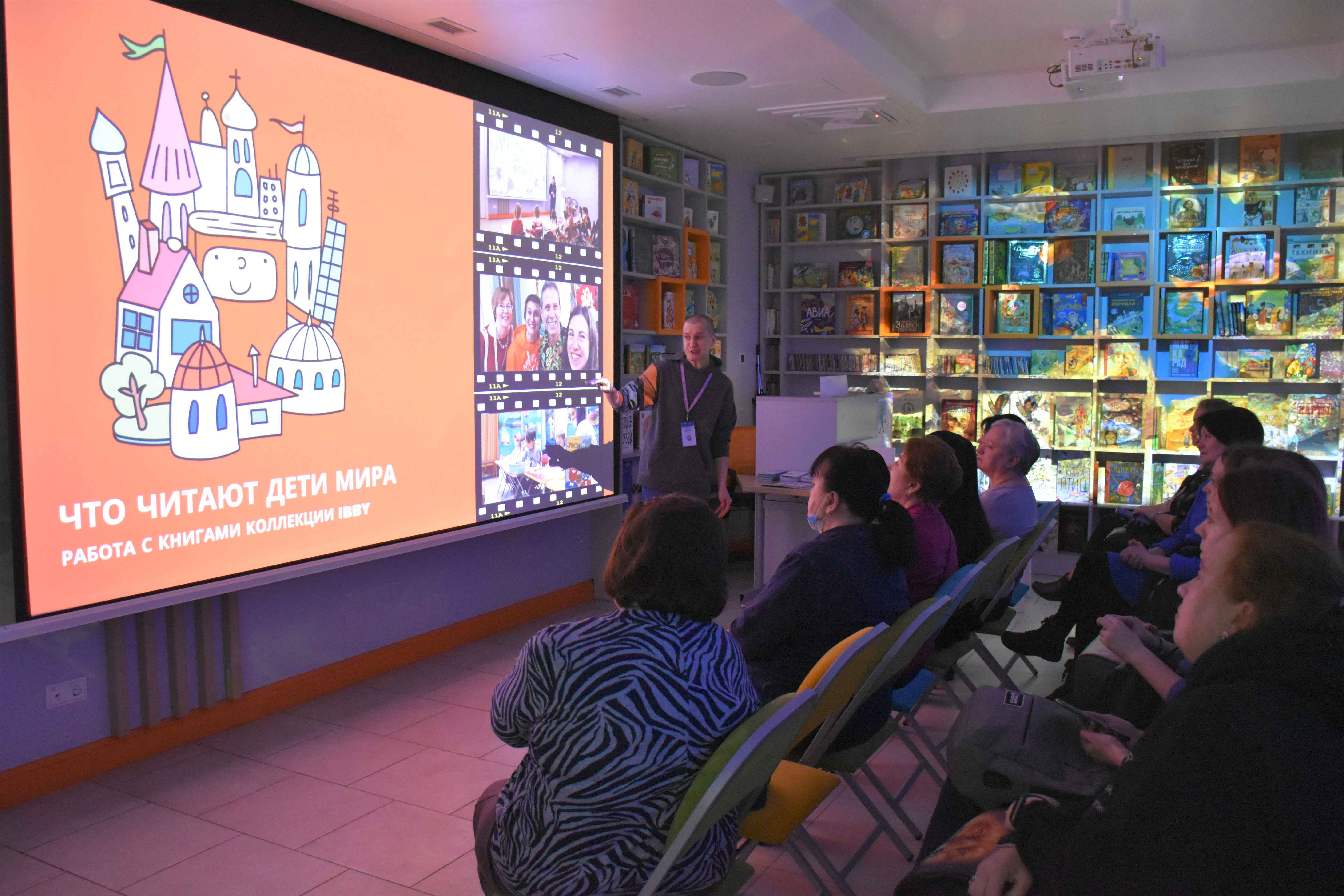 Постер для новости «Школьные библиотекари Калининского района посетили инновационый Центр детского чтения»