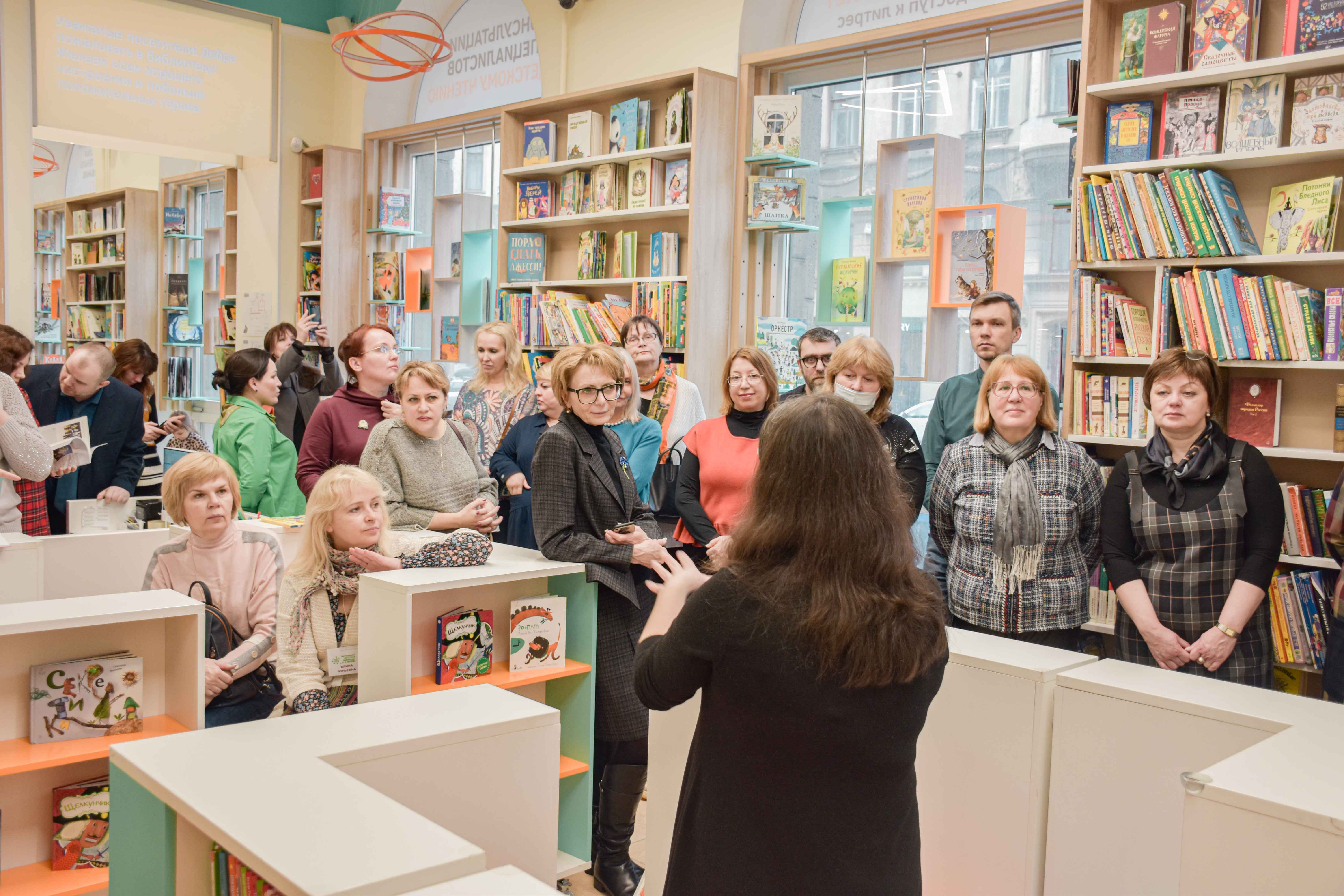 Постер для новости «Сотрудники библиотек Выборгского района посетили Библиотеку книжных героев»