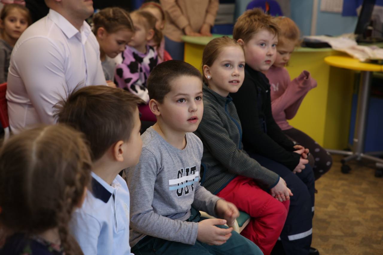 Постер для новости &laquo;Конкурс детских рисунков «Рисуя моего героя»&raquo;