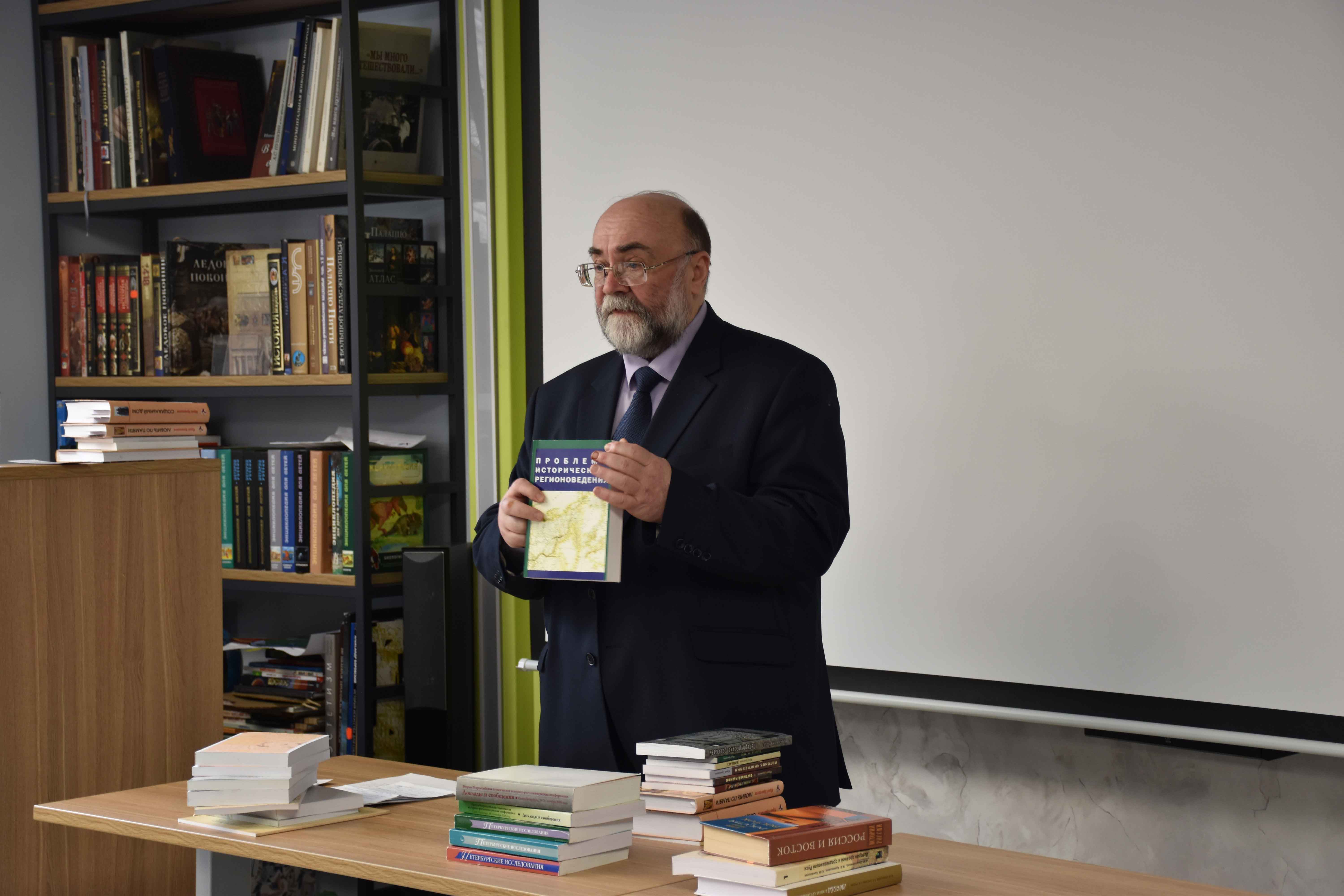 Постер для новости &laquo;Петроградская сторона: люди и книги. Творческая встреча с историком и писателем Юрием Кривошеевым&raquo;