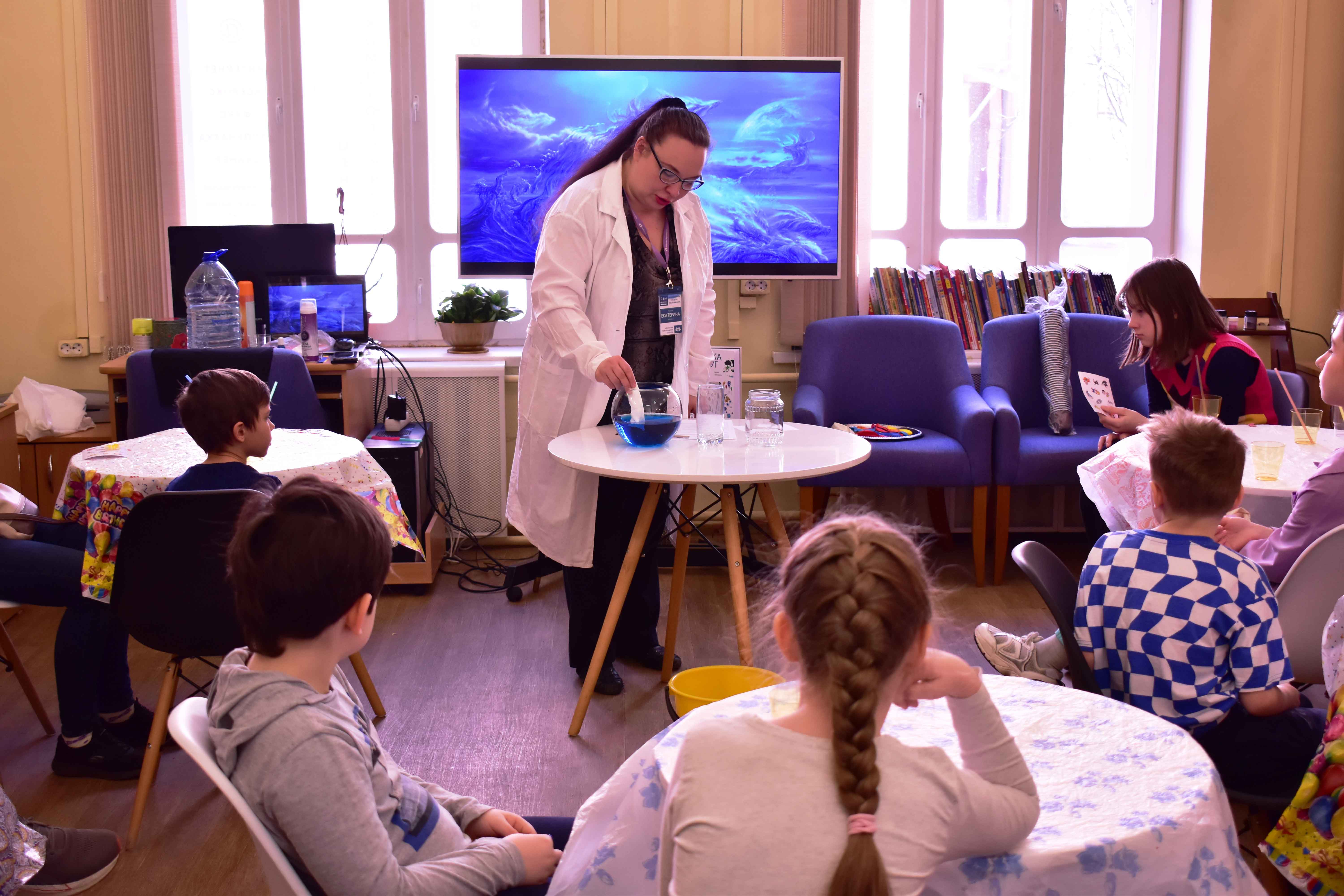 Постер для новости &laquo;Детский фестиваль наук «Естественно!» в библиотеках Петроградской стороны&raquo;