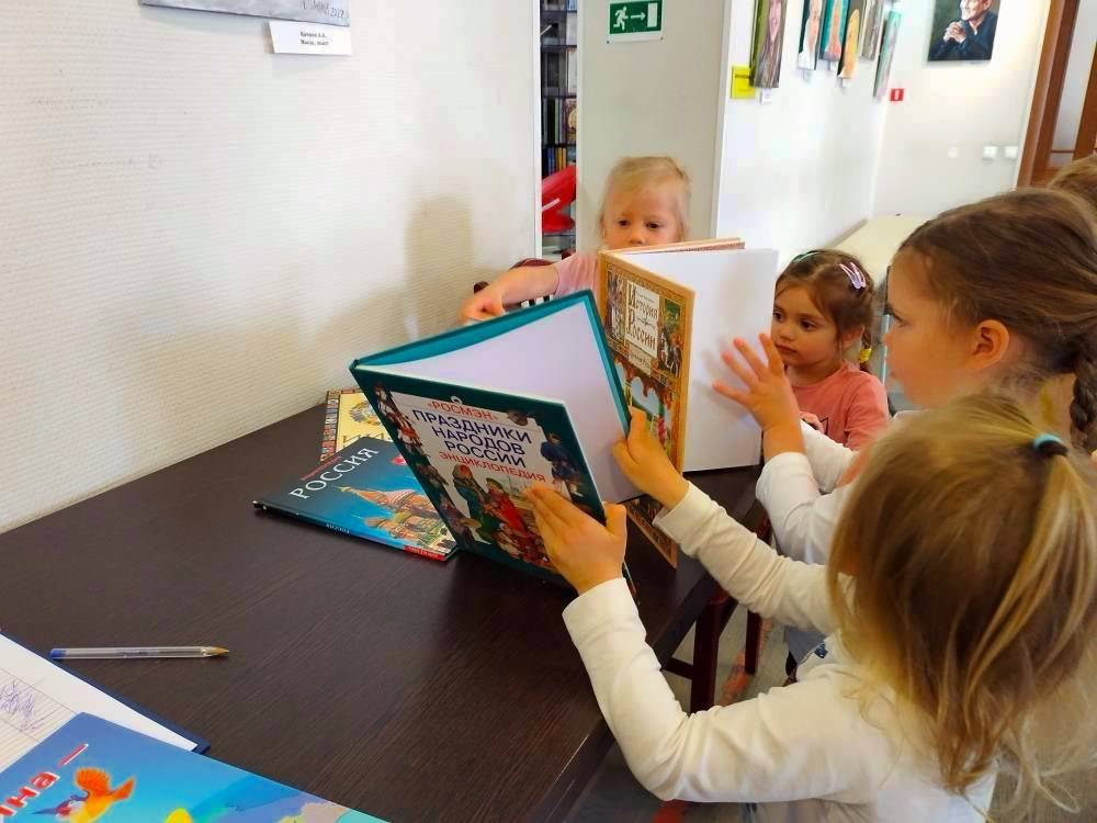 Постер для новости &laquo;Наша страна Россией зовется&raquo;