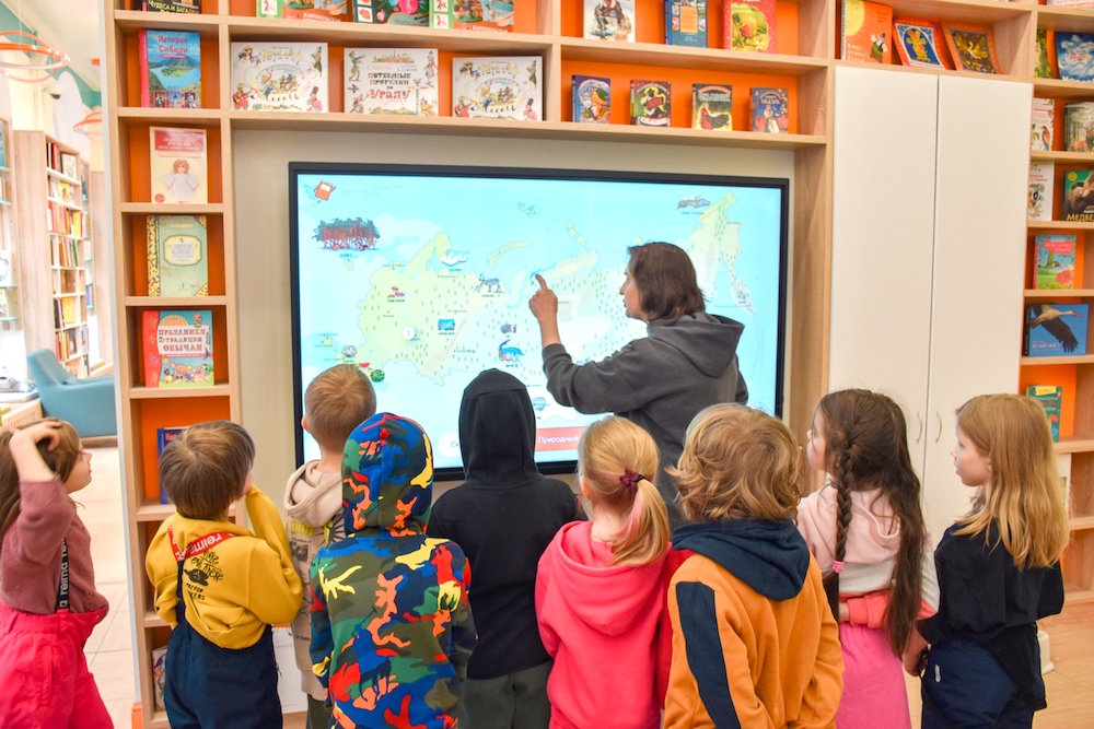 Постер для новости «Библиотека книжных героев покоряет Всероссийские профессиональные конкурсы»