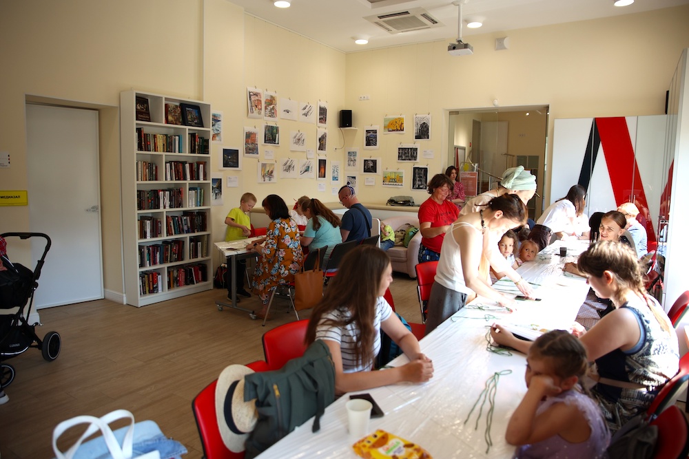 Постер для новости «В Библиотеке имени В. И. Ленина прошел фестиваль «ЭТНОмир», посвященный Дню России»