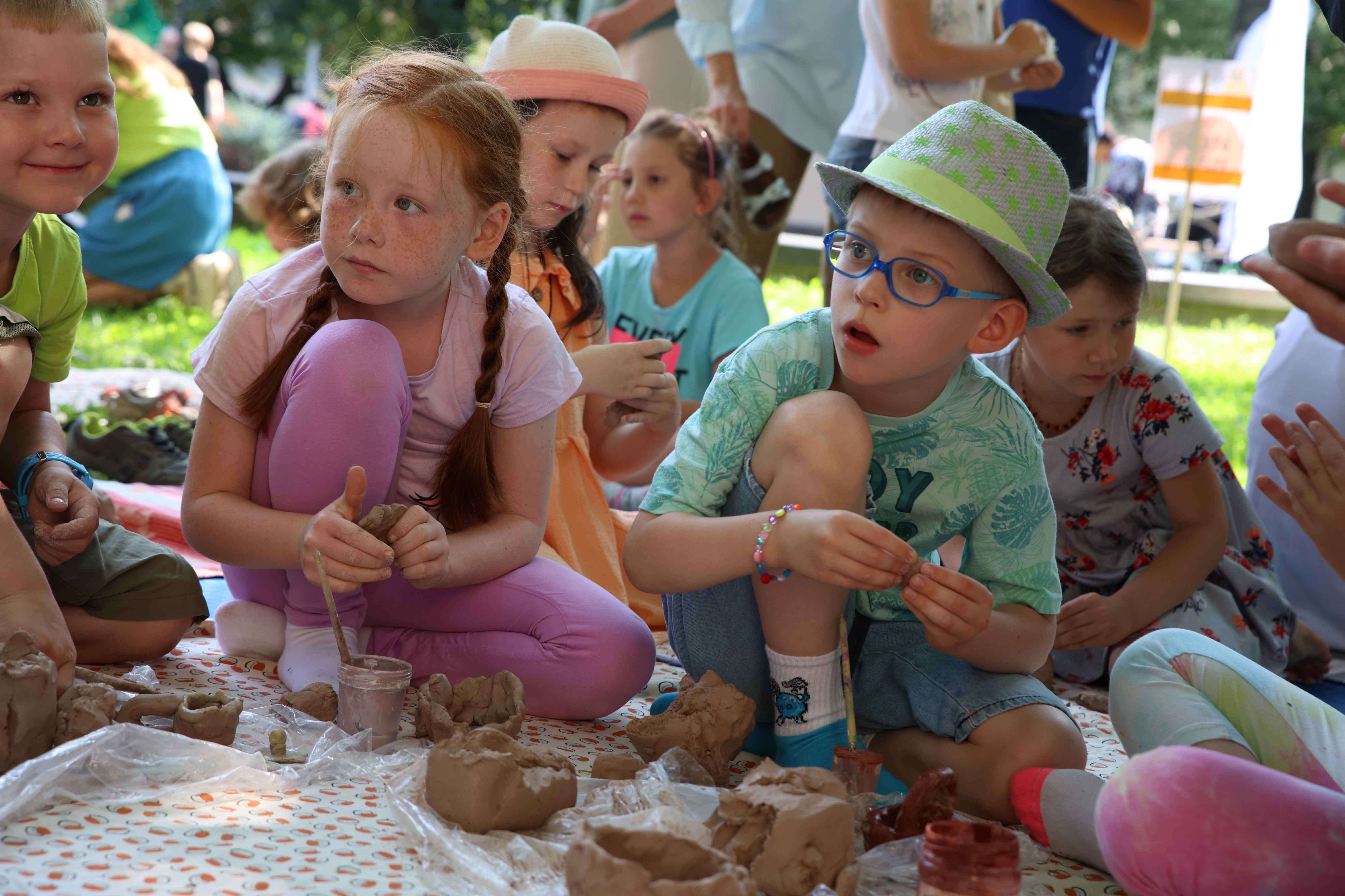 Постер для новости &laquo;В сквере Андрея Петрова прошел семейный инклюзивный фестиваль&raquo;