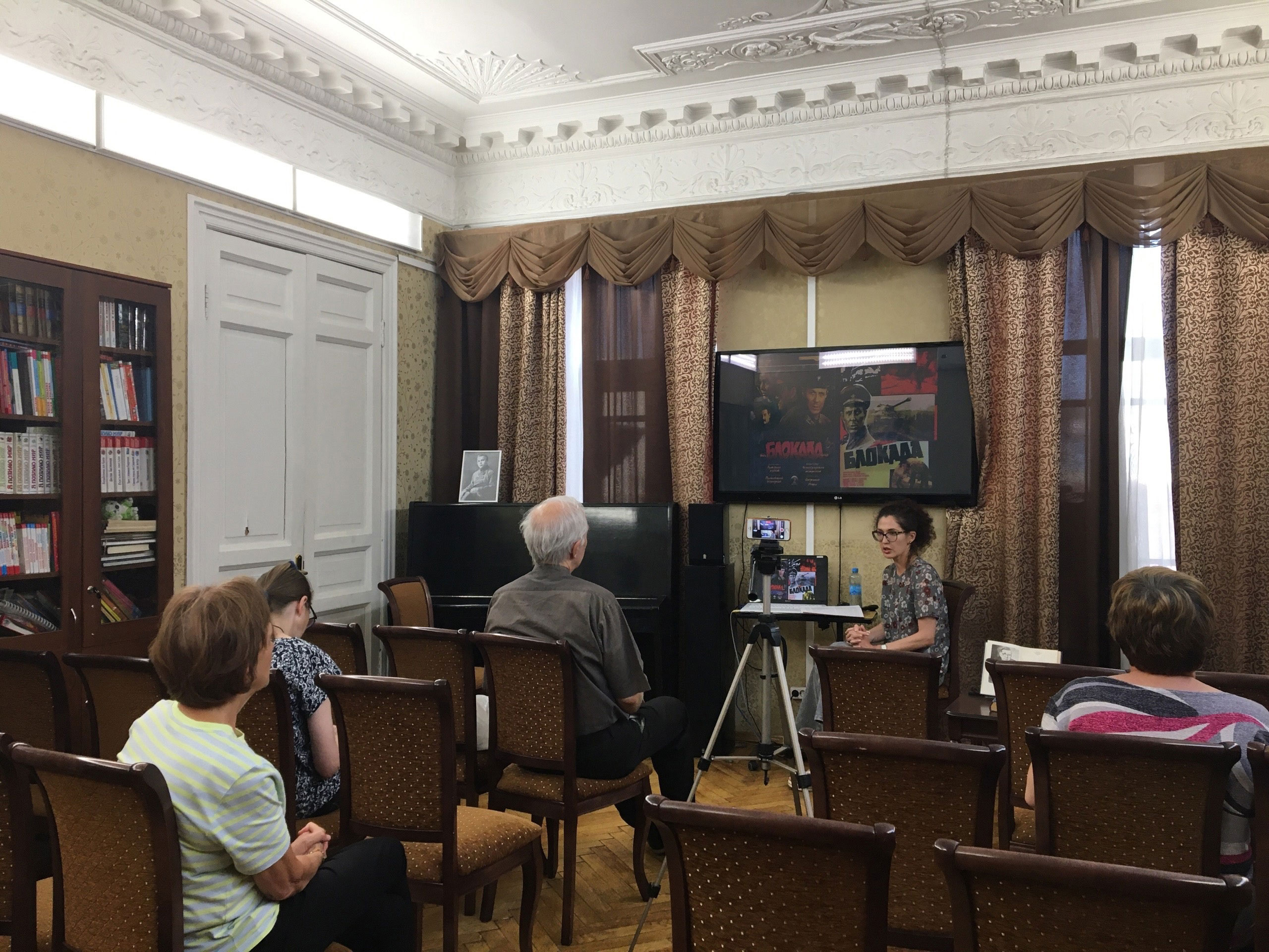 Постер для новости &laquo;В Юношеской библиотеке имени А. Гайдара прошла лекция о советском кинематографе&raquo;