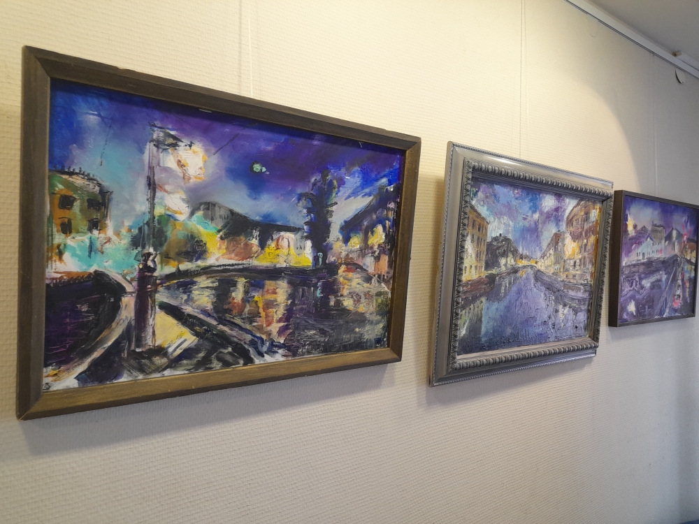 Постер для новости &laquo;Художественная выставка «Петербургские дворы. Дворики. Отражения. Ночное» в библиотеке Кировских островов&raquo;