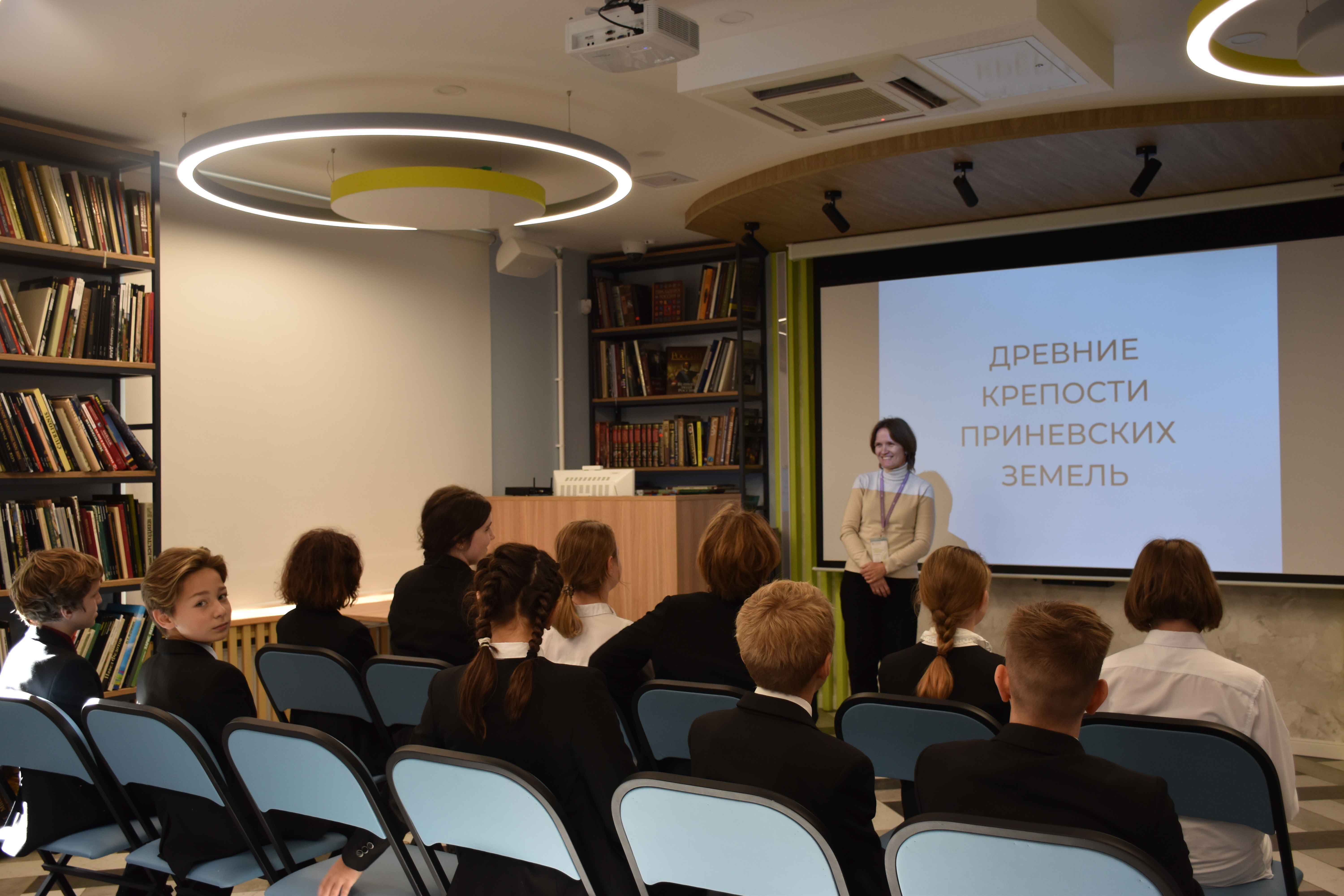 Постер для новости &laquo;Древние крепости Приневья: краеведческое занятие в Библиотеке на Карповке&raquo;