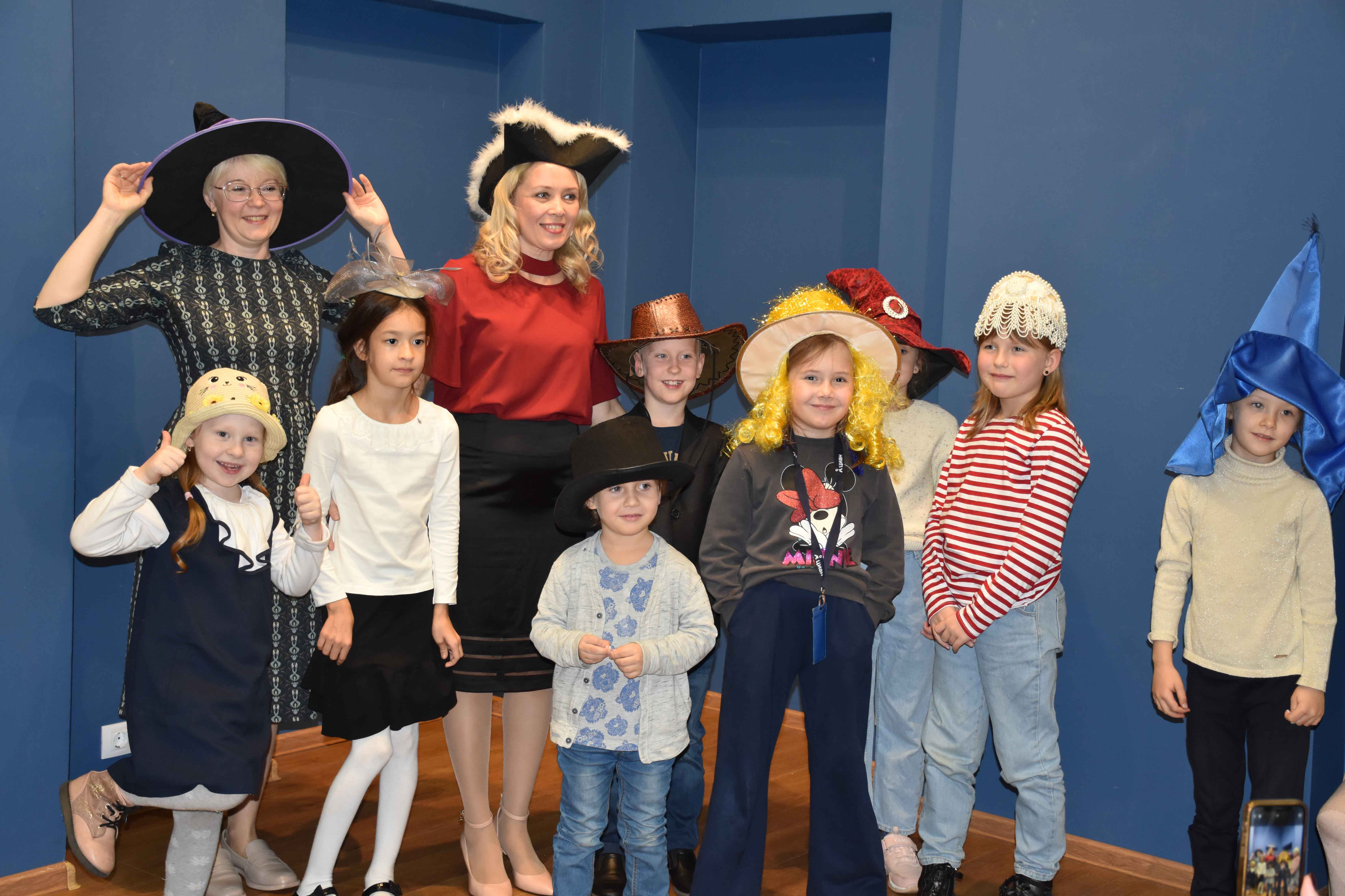 Постер для новости &laquo;В Библиотеке имени Ленина сыграли в театр вещей&raquo;