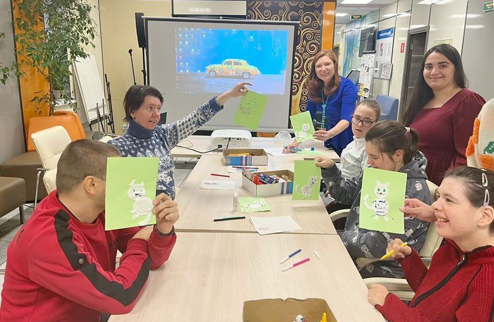 Постер для новости «В центре социальной реабилитации библиотекарь представила свою книгу»