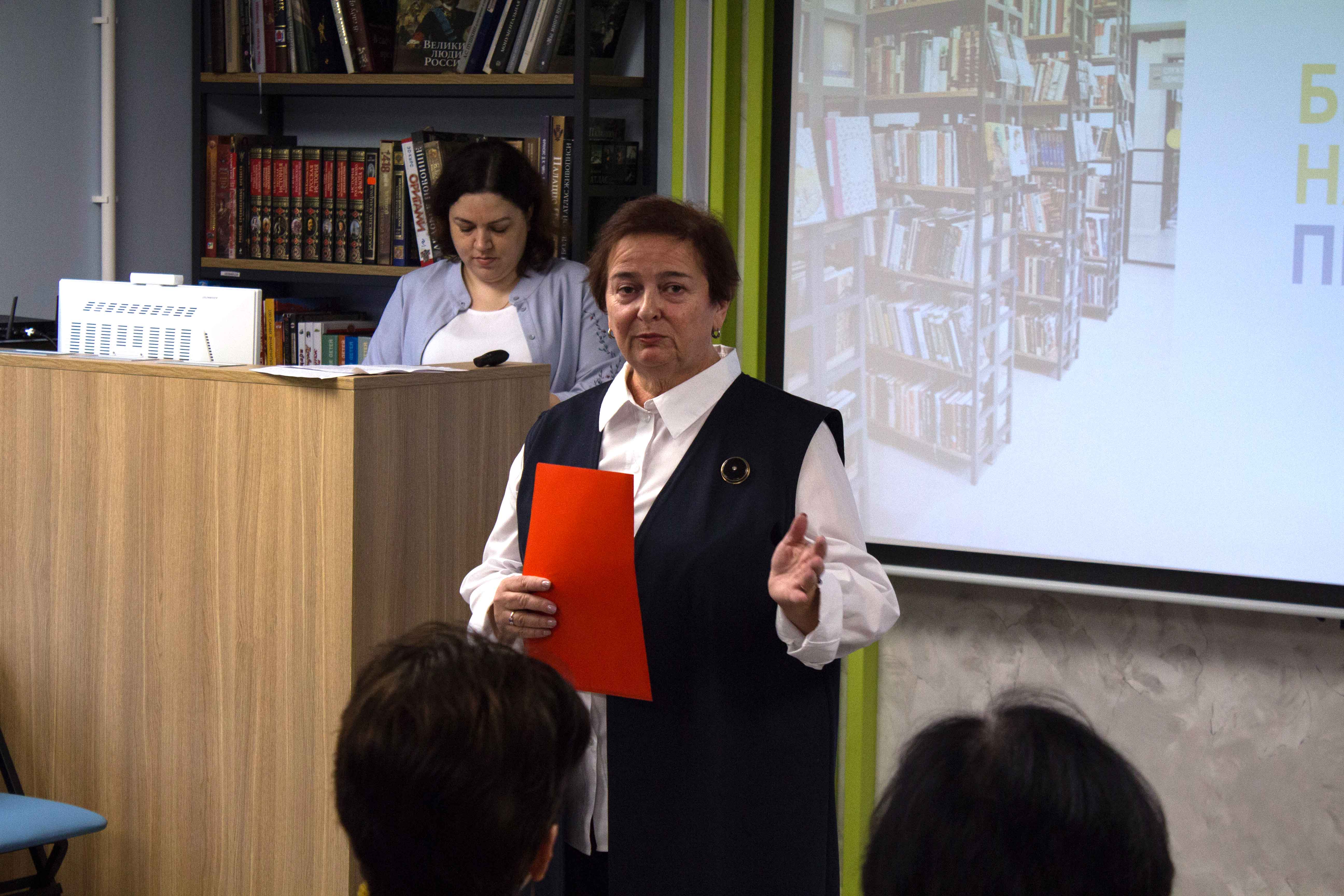 Постер для новости «Заведующие отделами обслуживания библиотек поделились опытом»