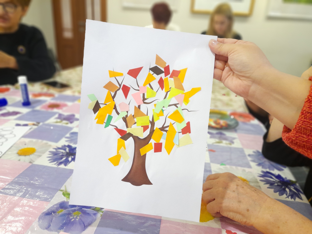 Постер для новости &laquo;Встречи Альцгеймер-клуба «Незабудка» в библиотеке Кировских островов&raquo;