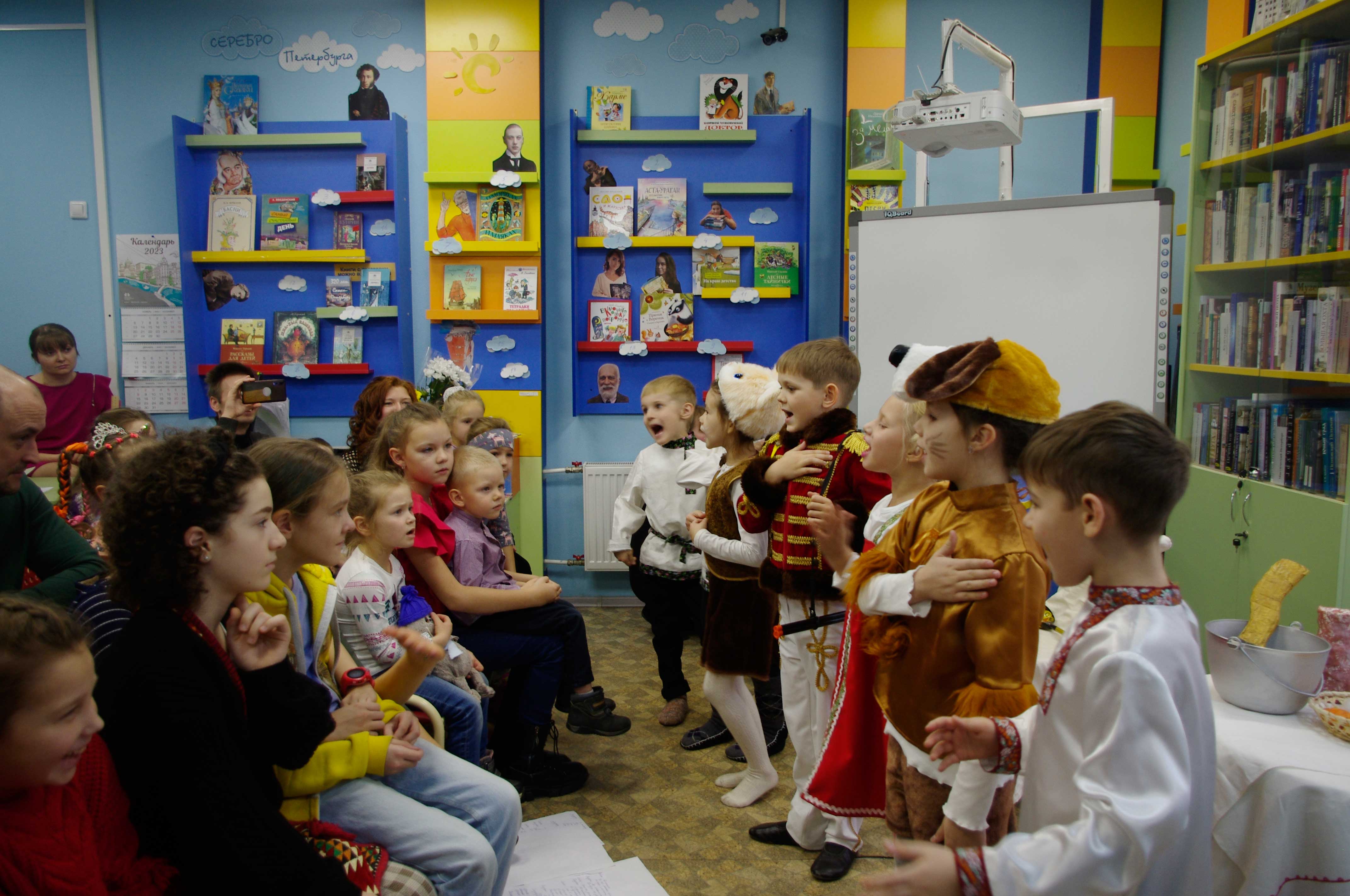 Во 2-й детской библиотеке состоялись презентация книги и детский спектакль