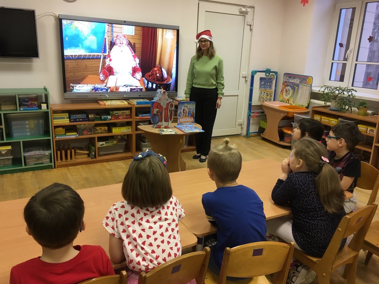 Постер для новости &laquo;Библиотекари с детьми из детского сада разобрались в Дедах Морозах разных стран&raquo;