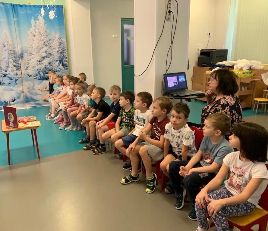 Постер для новости &laquo;Библиотекарь рассказала о Дне матери в детском саду&raquo;