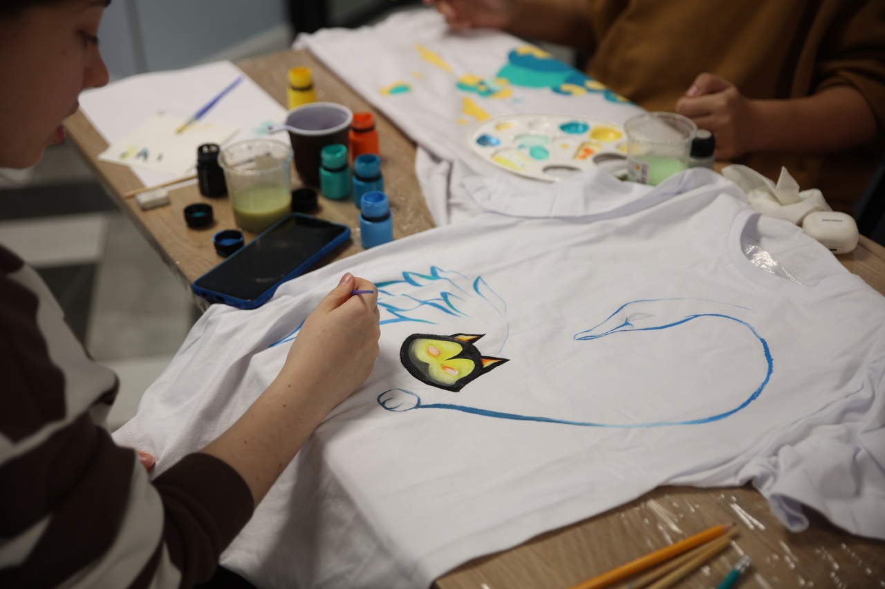 Постер для новости &laquo;Мастер-класс по кастомизации футболок в Библиотеке на Карповке&raquo;