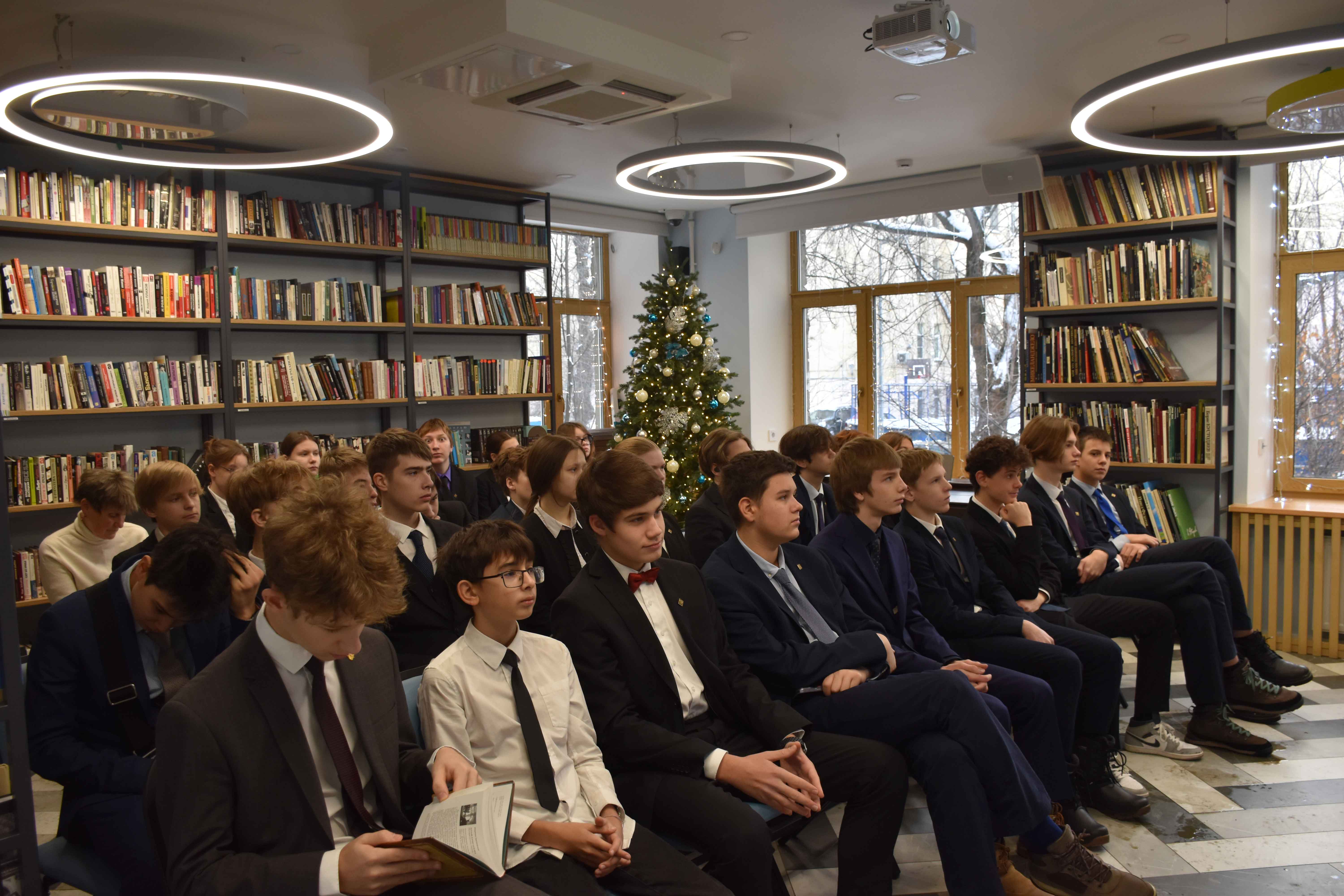 Постер для новости &laquo;Специалисты Библиотеки на Карповке рассказали восьмиклассникам о классике и книжных новинках&raquo;