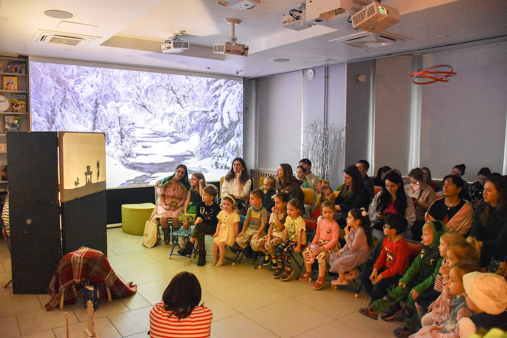 Постер для новости &laquo;В Библиотеке книжных героев сыграли в театр теней&raquo;