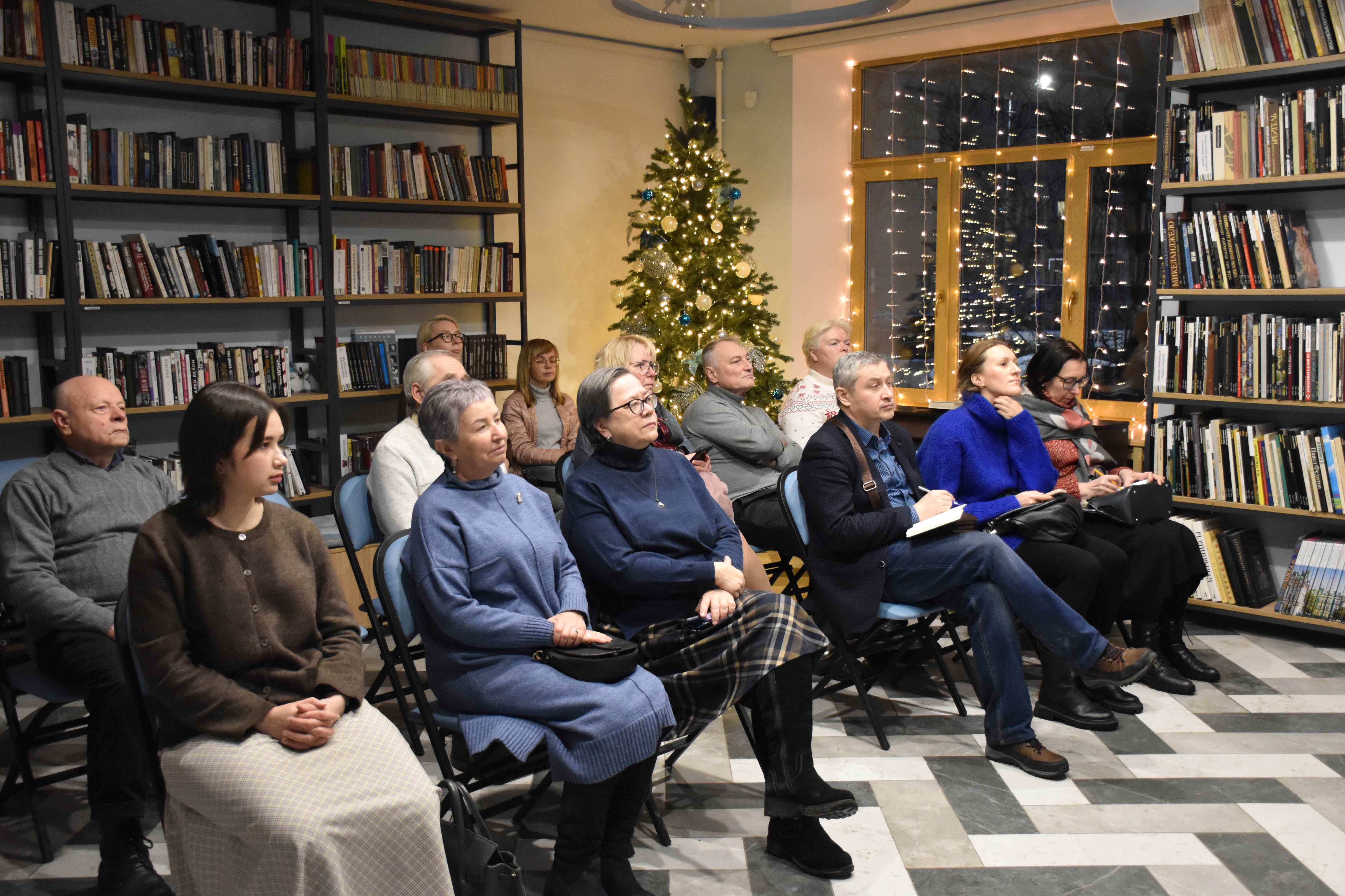 Постер для новости &laquo;В библиотеке на Карповке состоялась лекция о рождественских открытках&raquo;