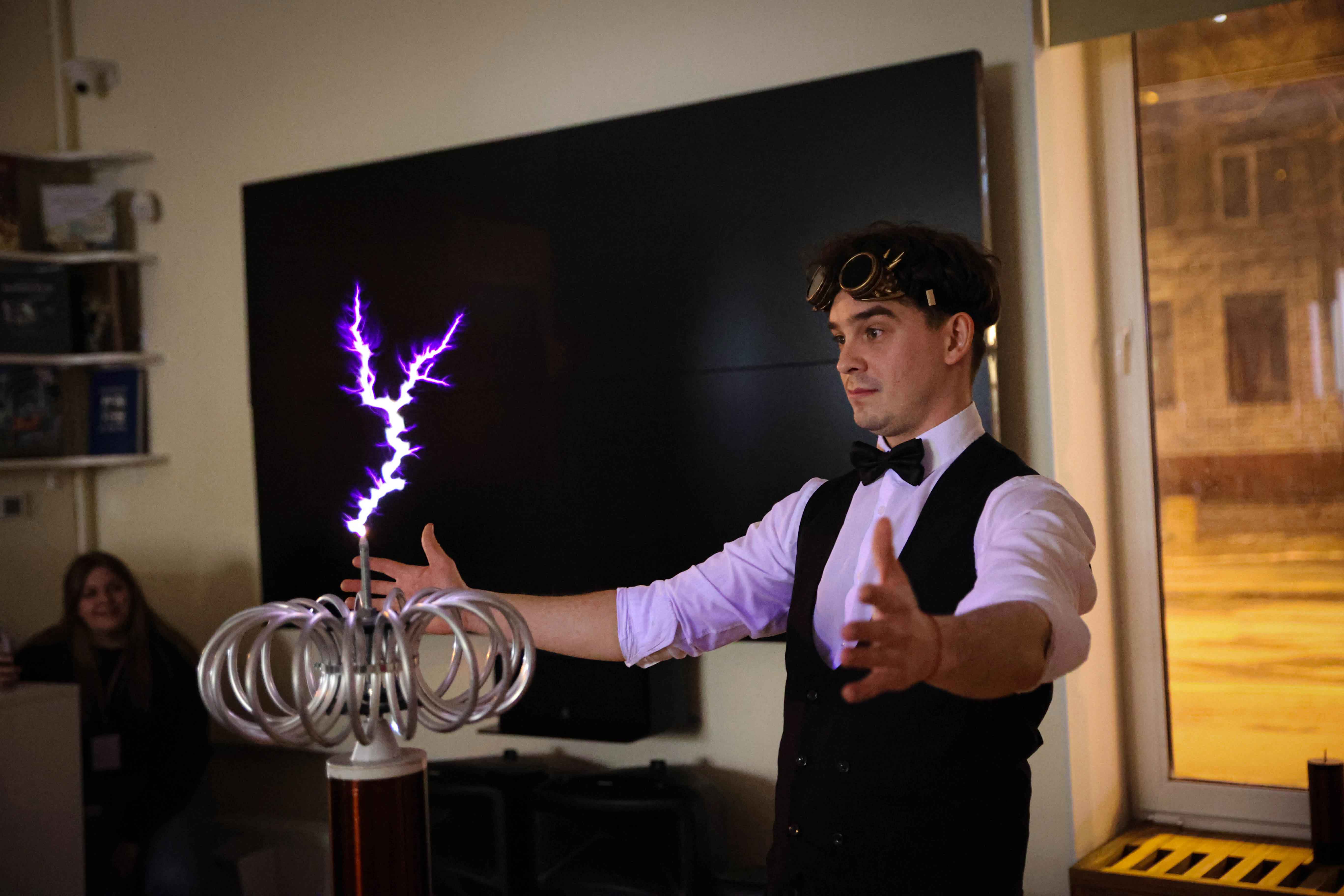 Постер для новости «В библиотеке имени В.И. Ленина прошла научная лаборатория «Научно, но не скучно»»