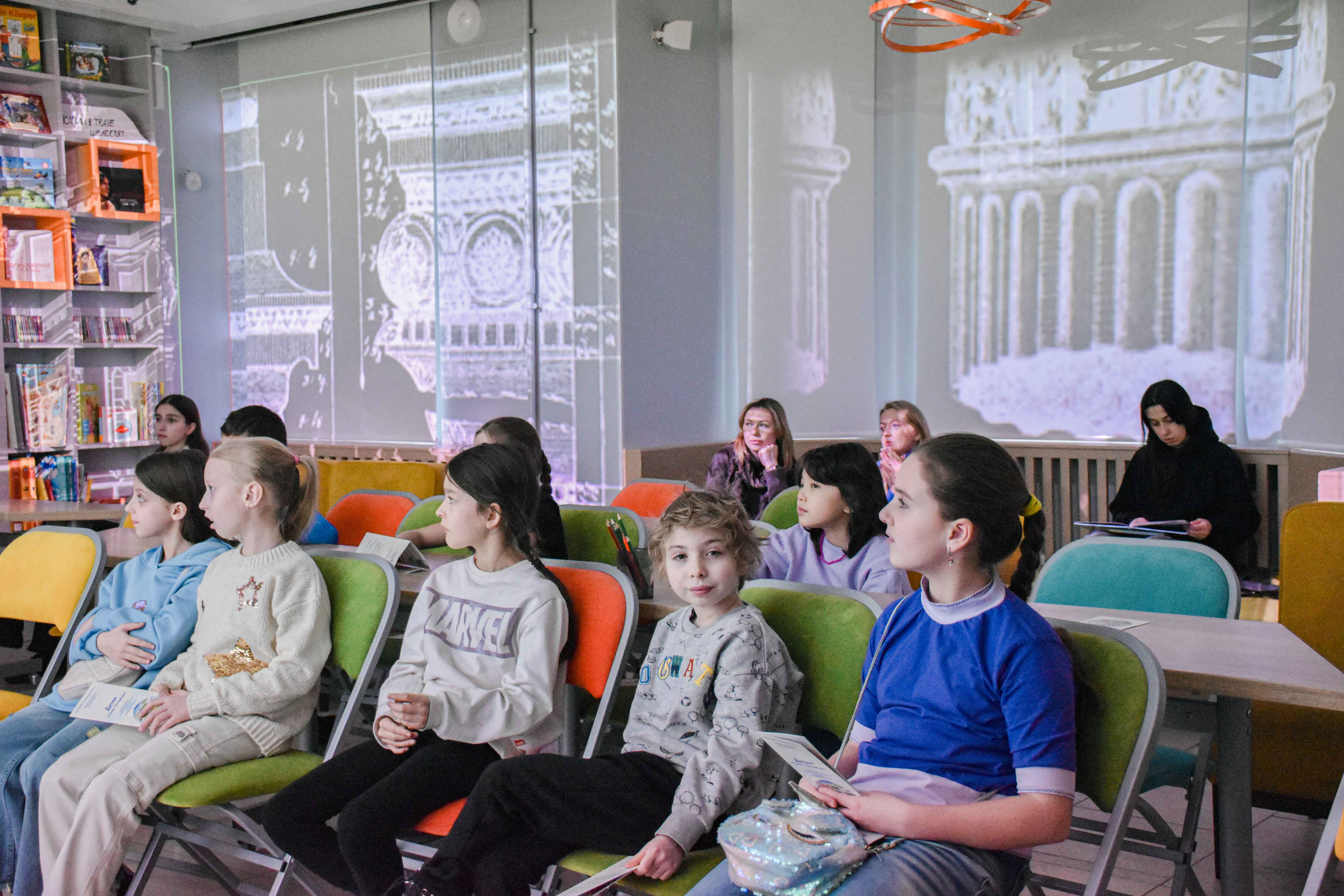 В Библиотеке книжных героев дети приветствовали Санкт-Петербург