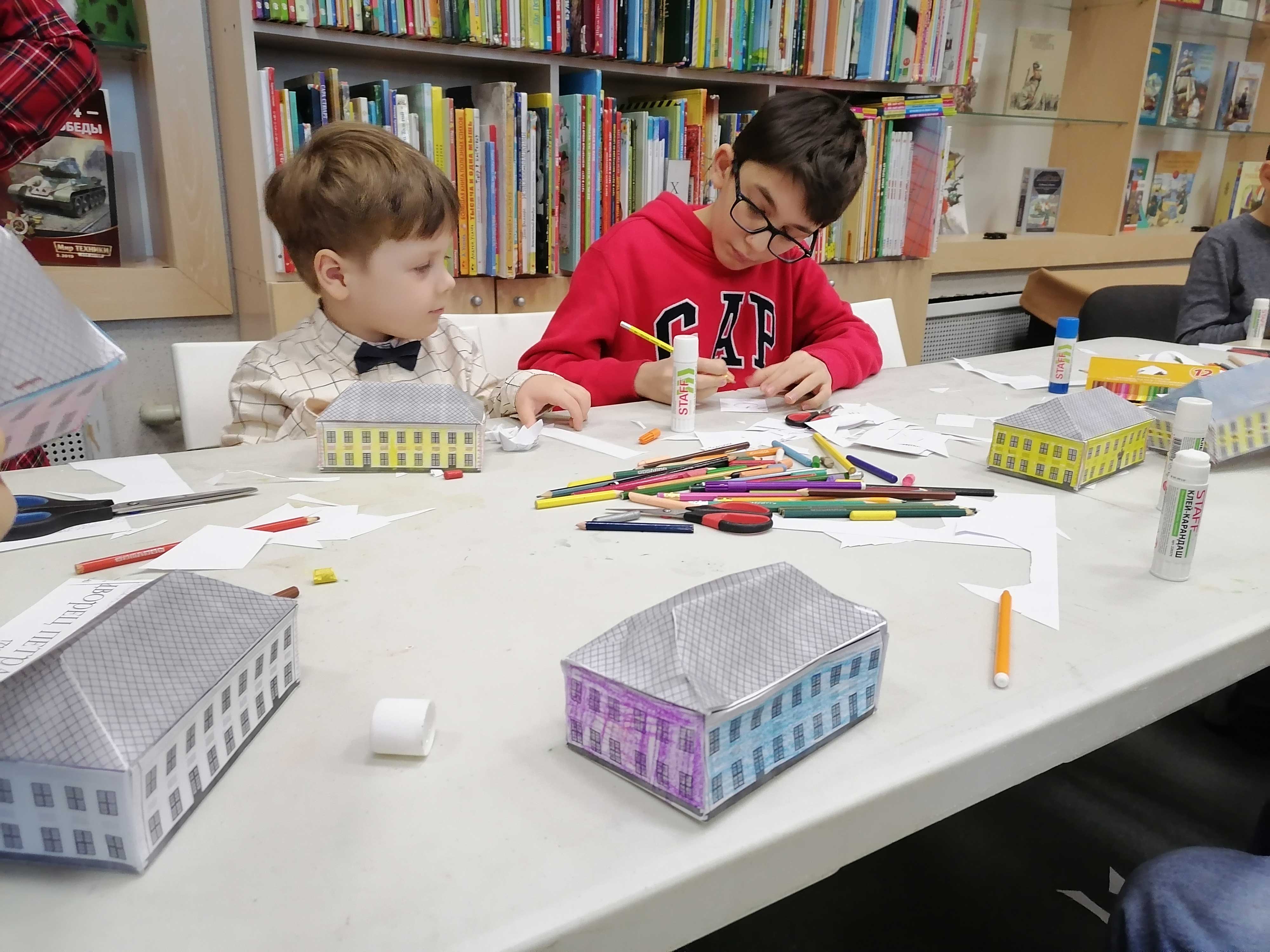 В библиотеке детей учат различать архитектурные стили