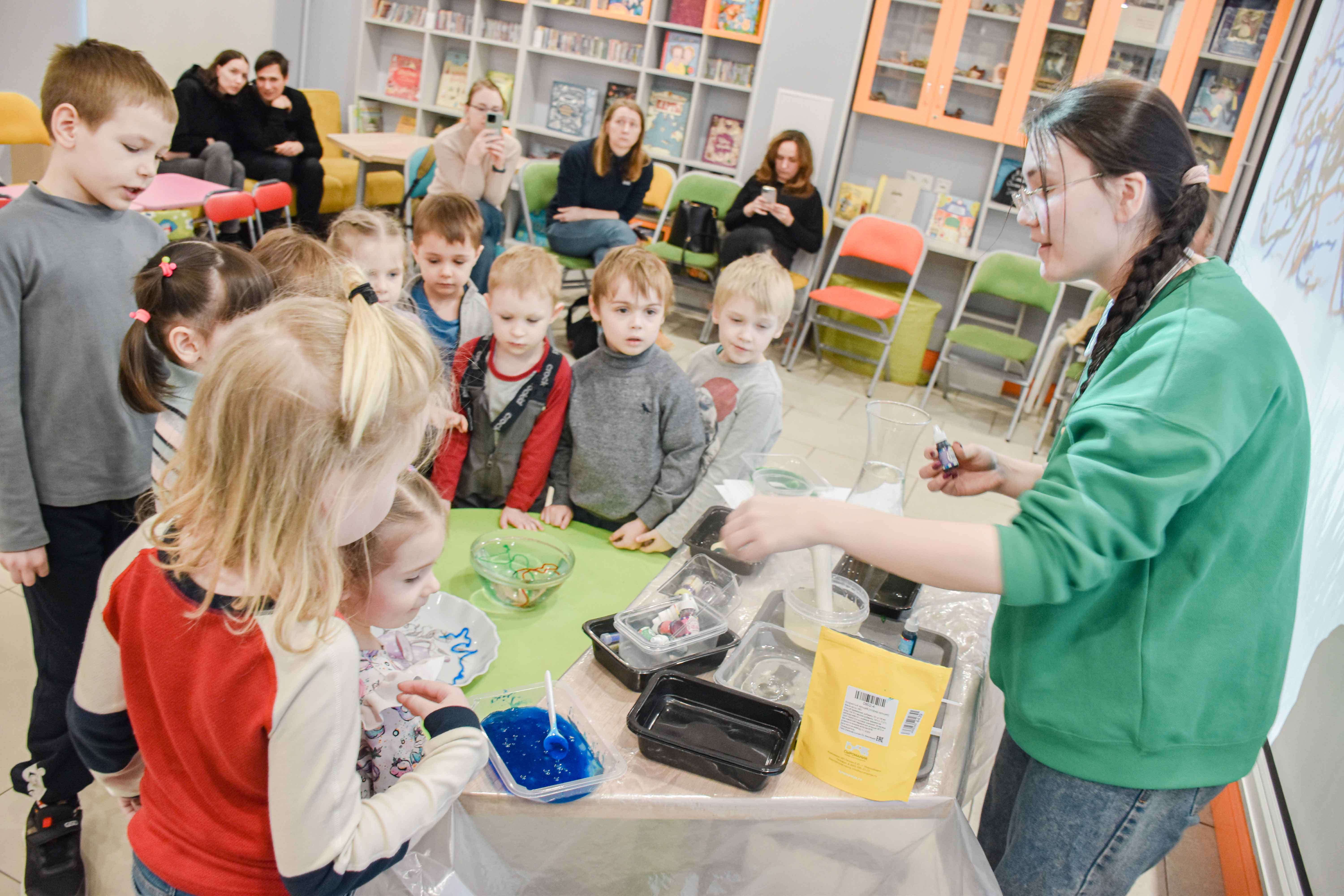 Постер для новости «В Библиотеке книжных героев изучили удивительных насекомых»