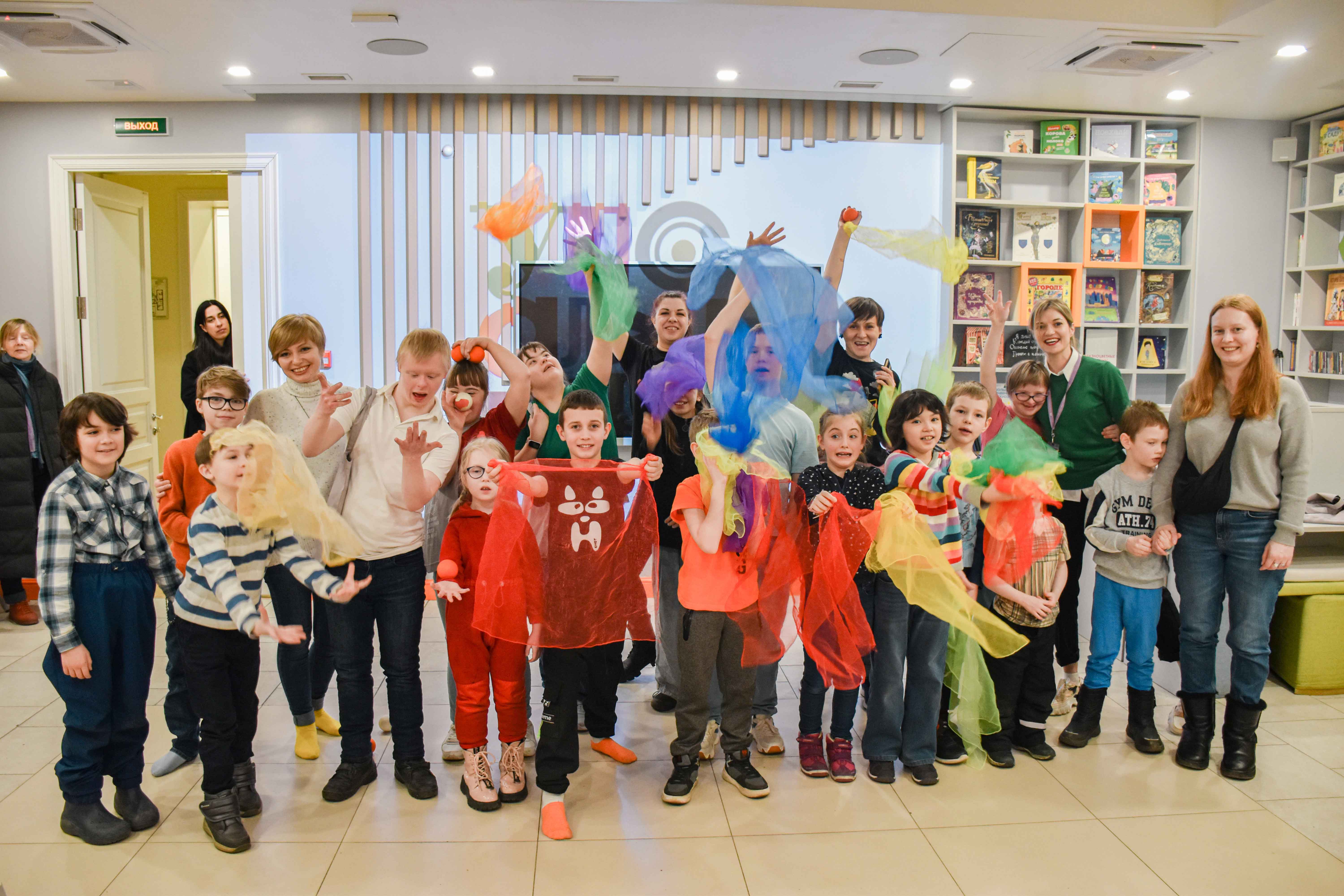 Постер для новости &laquo;Библиотека Книжных героев поддержала акцию «Разные носки»&raquo;