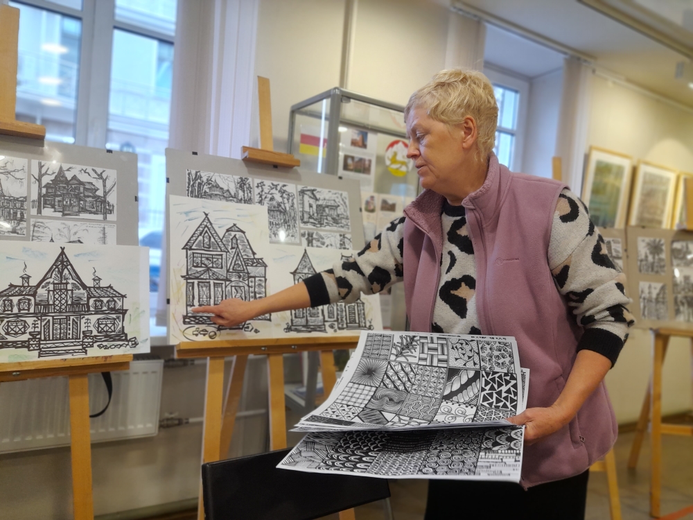 Постер для новости «В Библиотеке Кировских островов прошел мастер-класс художника»