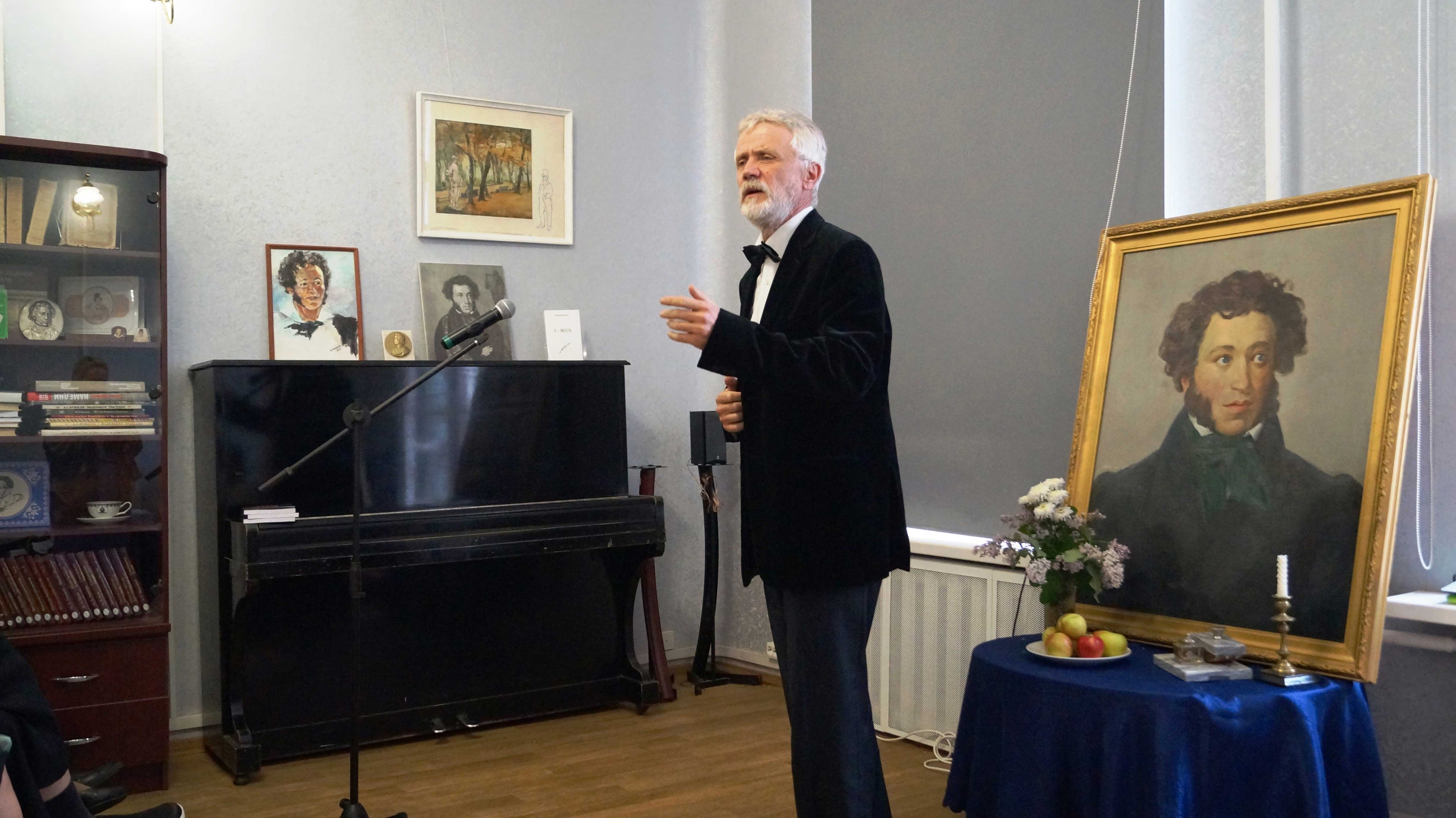 Постер для новости &laquo;В Петроградском районе прошел традиционный открытый микрофон, посвященный Пушкину&raquo;