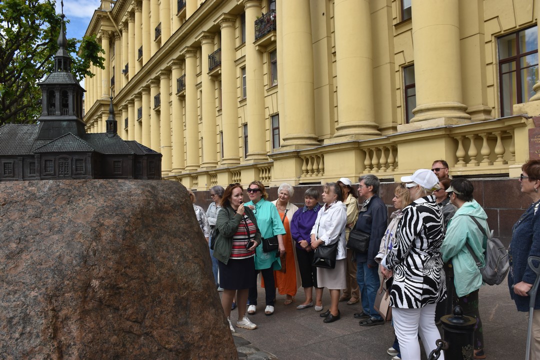 Постер для новости &laquo;Библиотека на Карповке провела Фестиваль прогулок «Искусство фланирования»&raquo;