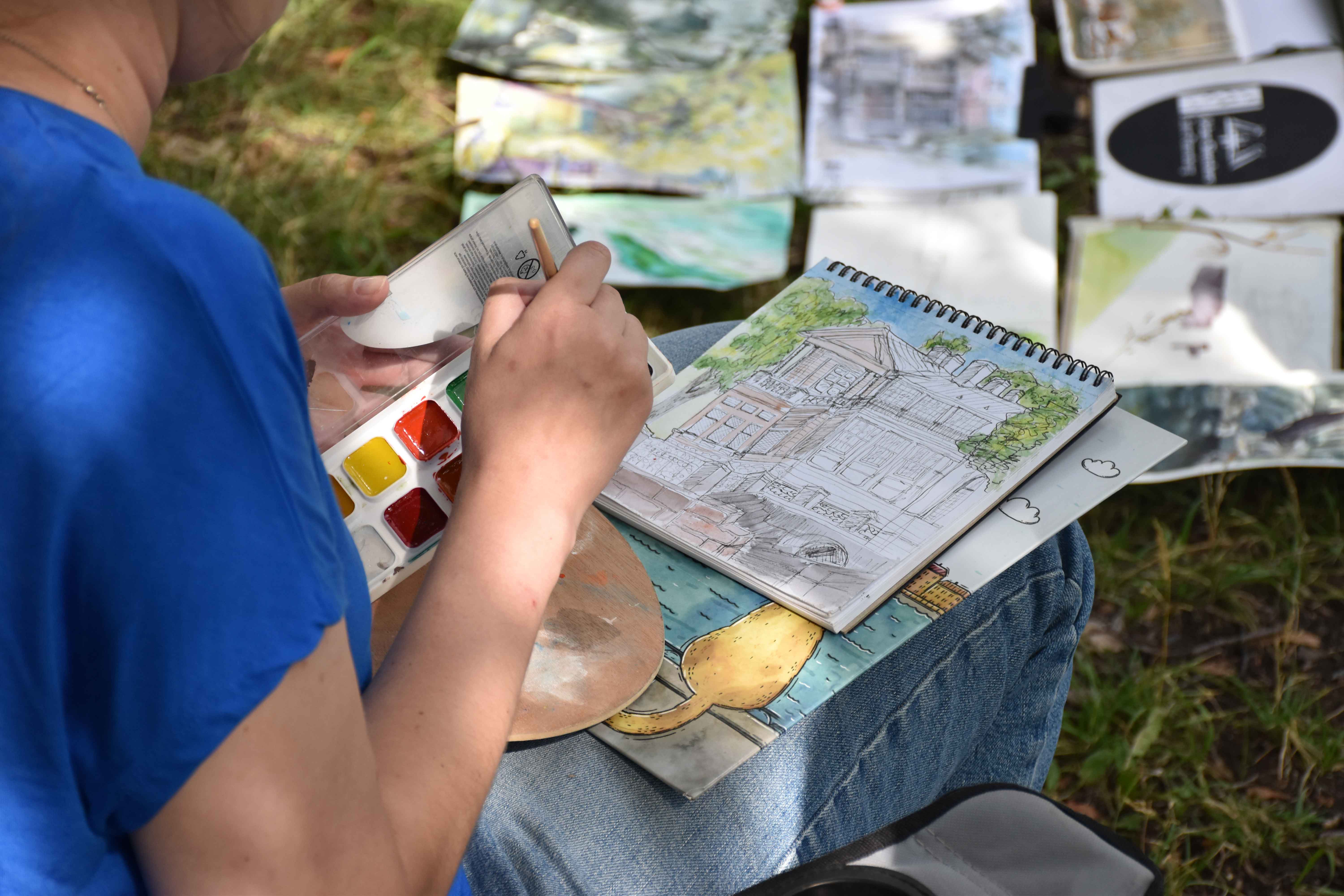 Постер для новости &laquo;Заметки Урбанскетчера. Лопухинский сад: новая выставка в Библиотеке на Карповке&raquo;