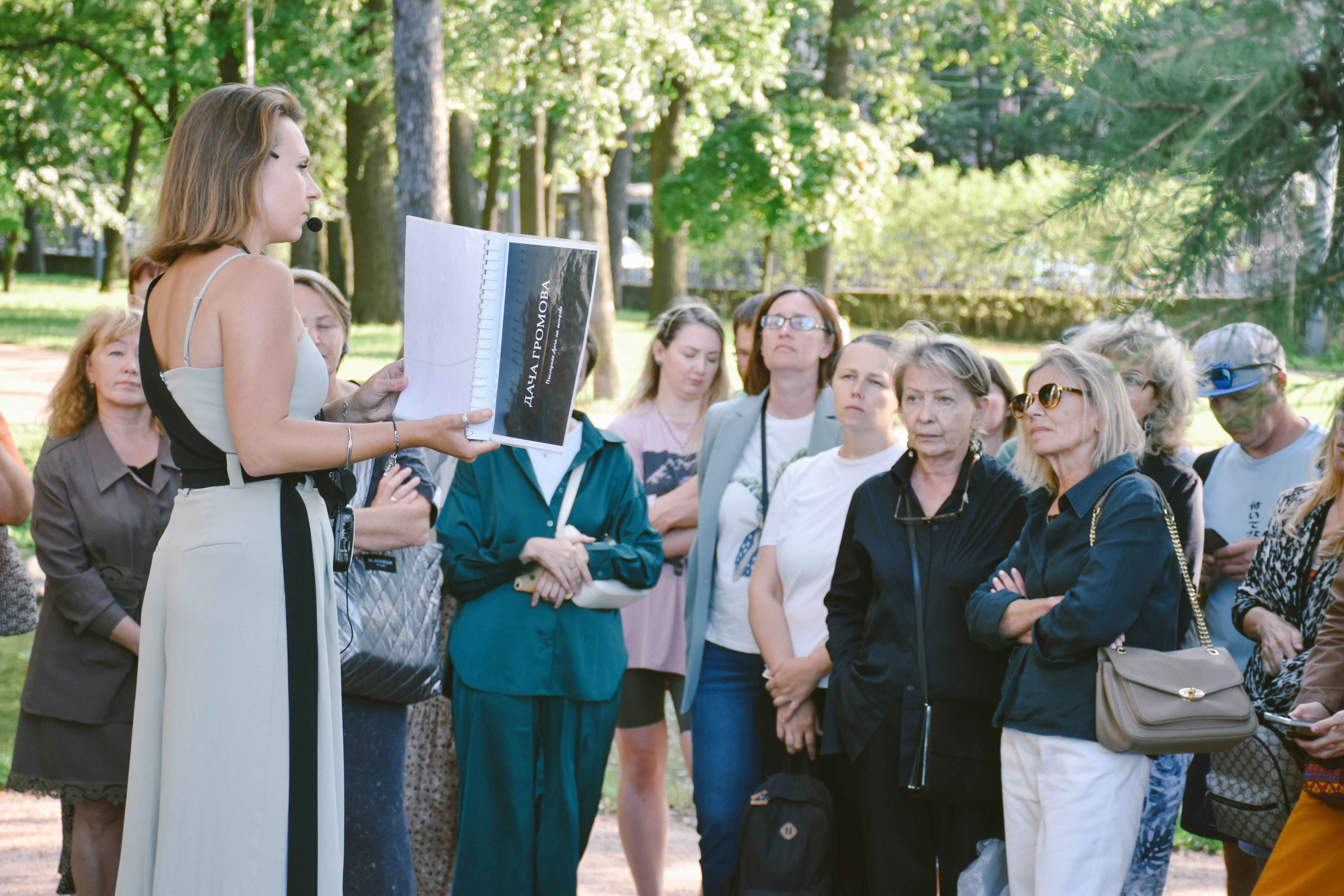 Постер для новости &laquo;В Лопухинском саду состоялась экскурсия «Последняя дача на острове»&raquo;