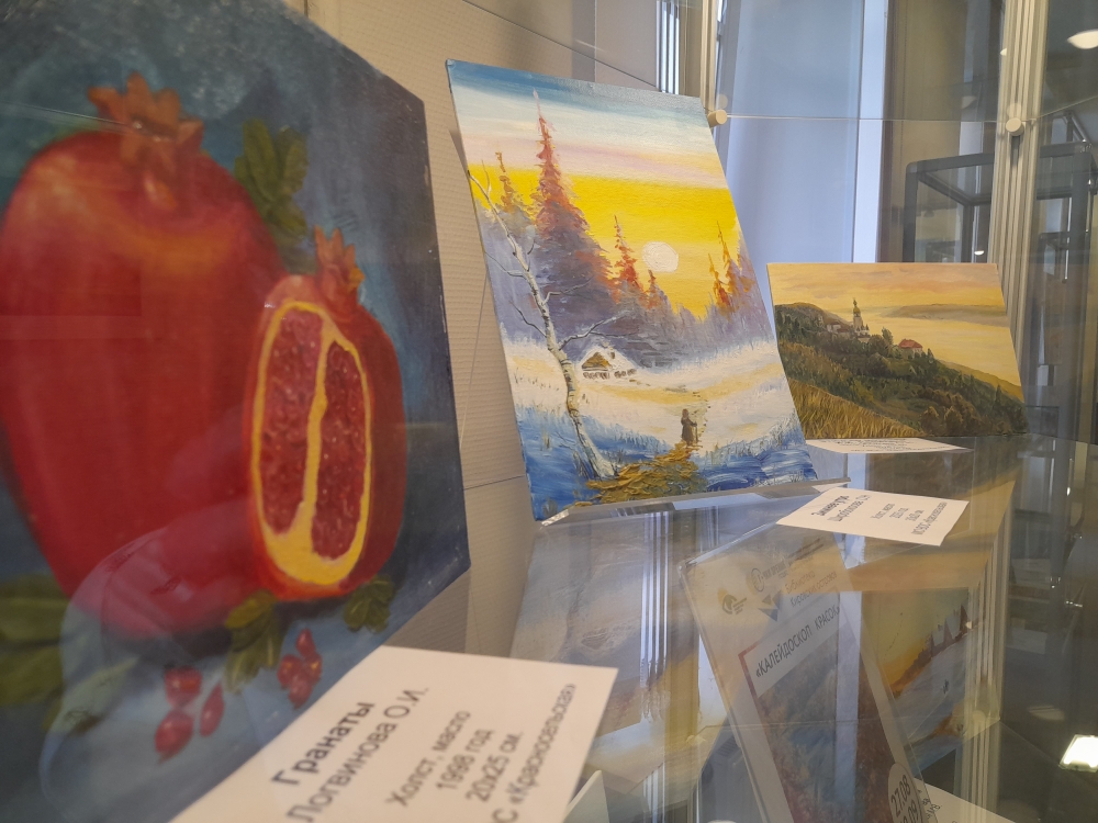 Постер для новости &laquo;В библиотеке Кировских островов экспонировалась выставка картин незрячих художников&raquo;