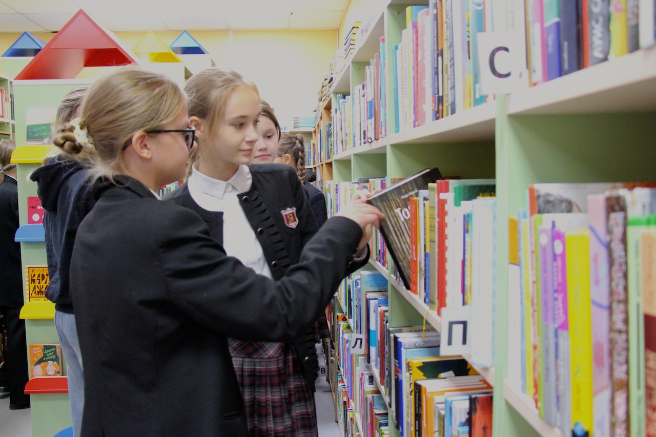 Постер для новости &laquo;Библиотека представила популярные подростковые книги&raquo;