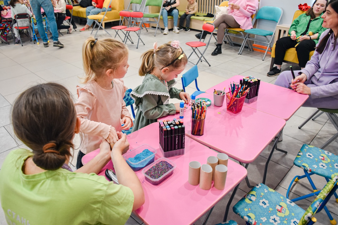 Постер для новости «В Библиотеке книжных героев прошла интерактивная поэтическая программа»