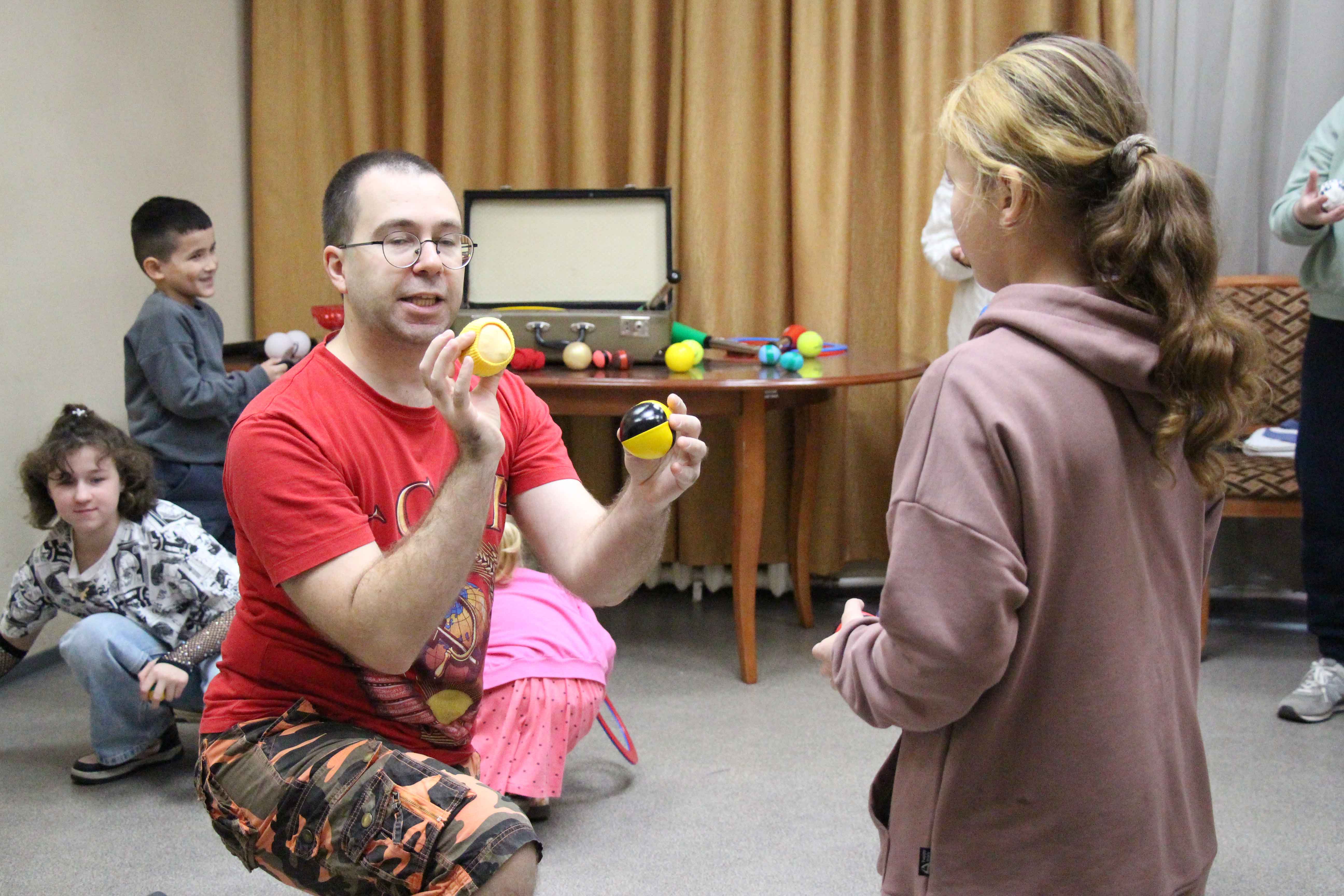 Постер для новости &laquo;Жонглирование для всех!&raquo;