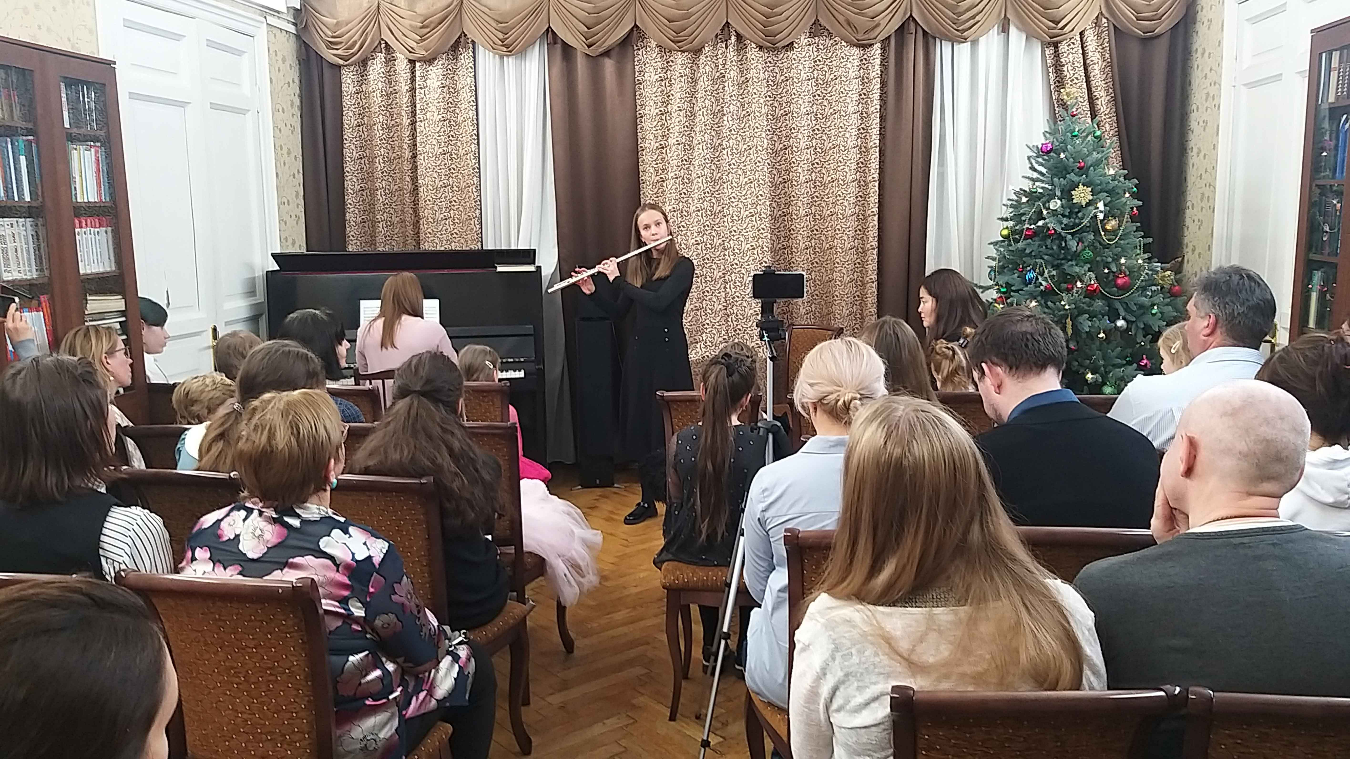 Постер для новости &laquo;В библиотеке проводили осень с музыкой&raquo;