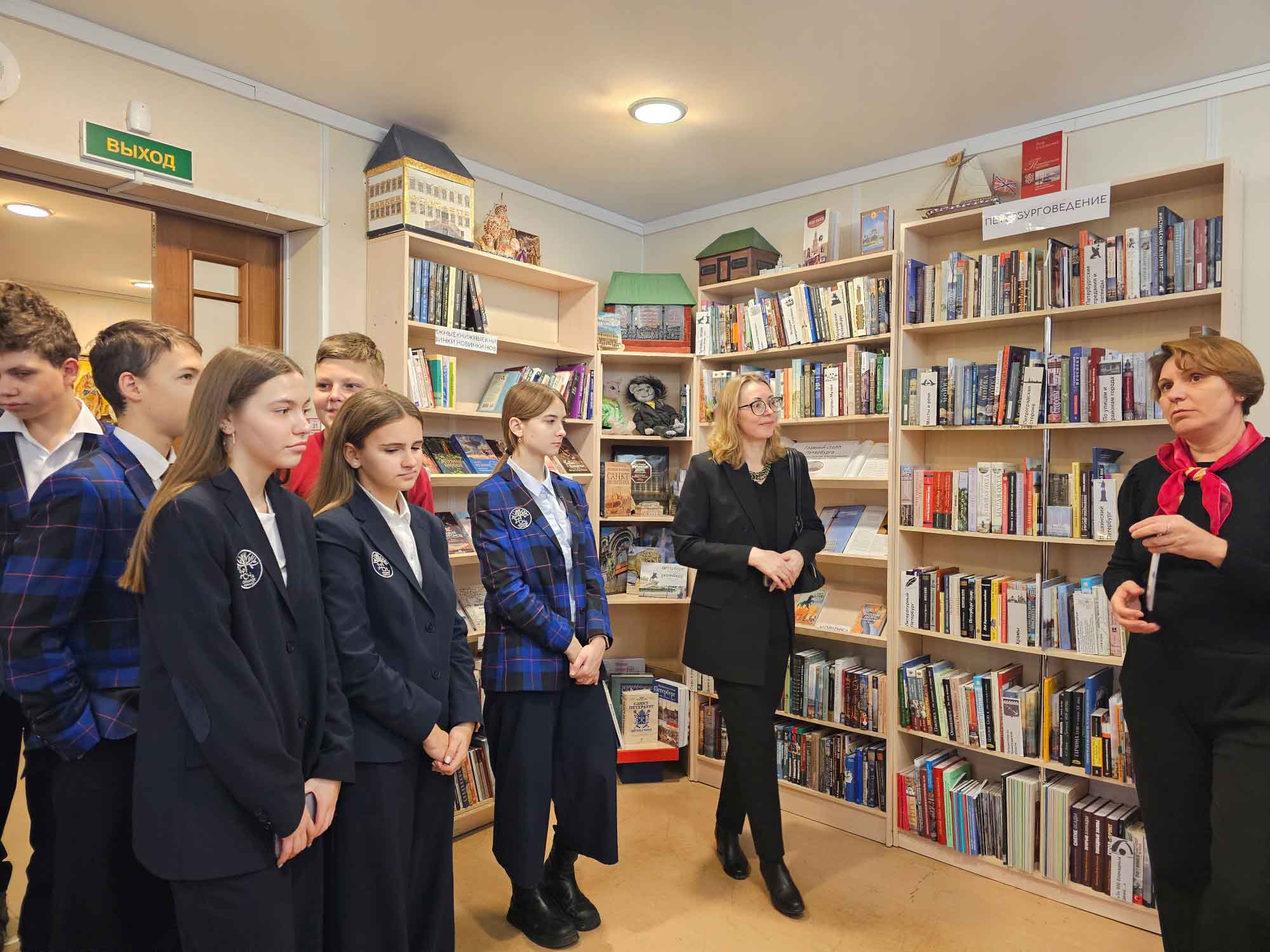 Постер для новости &laquo;Экскурсия по библиотеке Кировских островов&raquo;