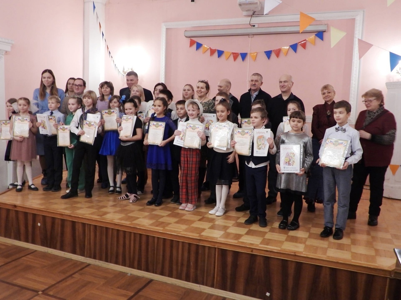 Постер для новости &laquo;Юбилейный X городской конкурс чтецов «Разукрасим мир стихами» завершился&raquo;