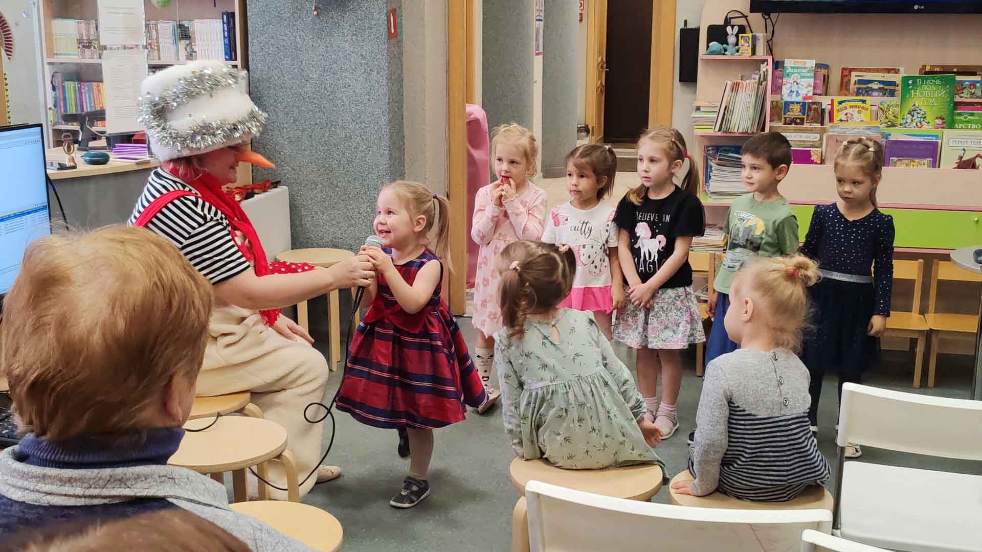 Постер для новости &laquo;Дети поздравили взрослых с наступающим Новым годом&raquo;