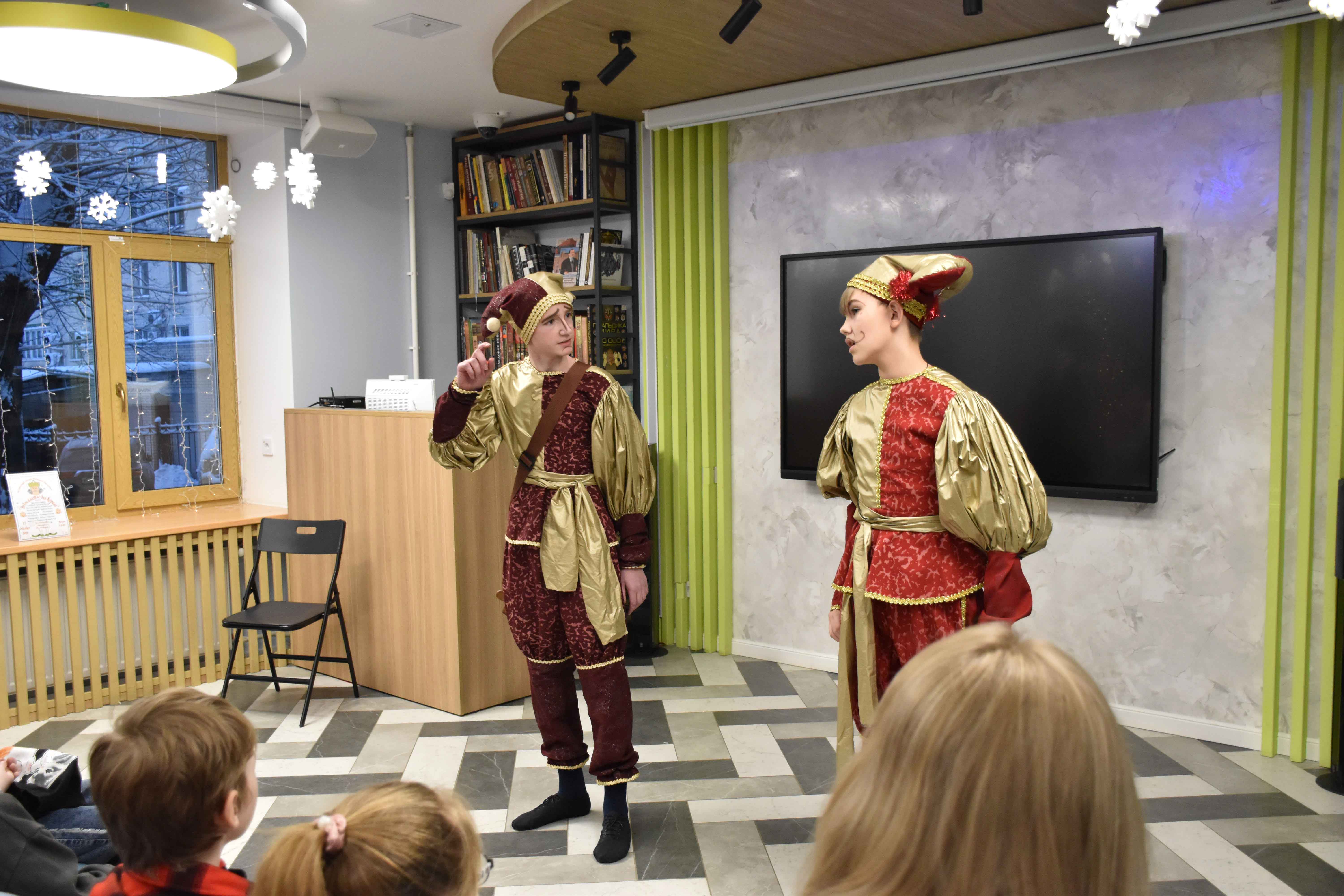 Постер для новости &laquo;Детский театрик показал новогодний спектакль в библиотеке на Карповке&raquo;
