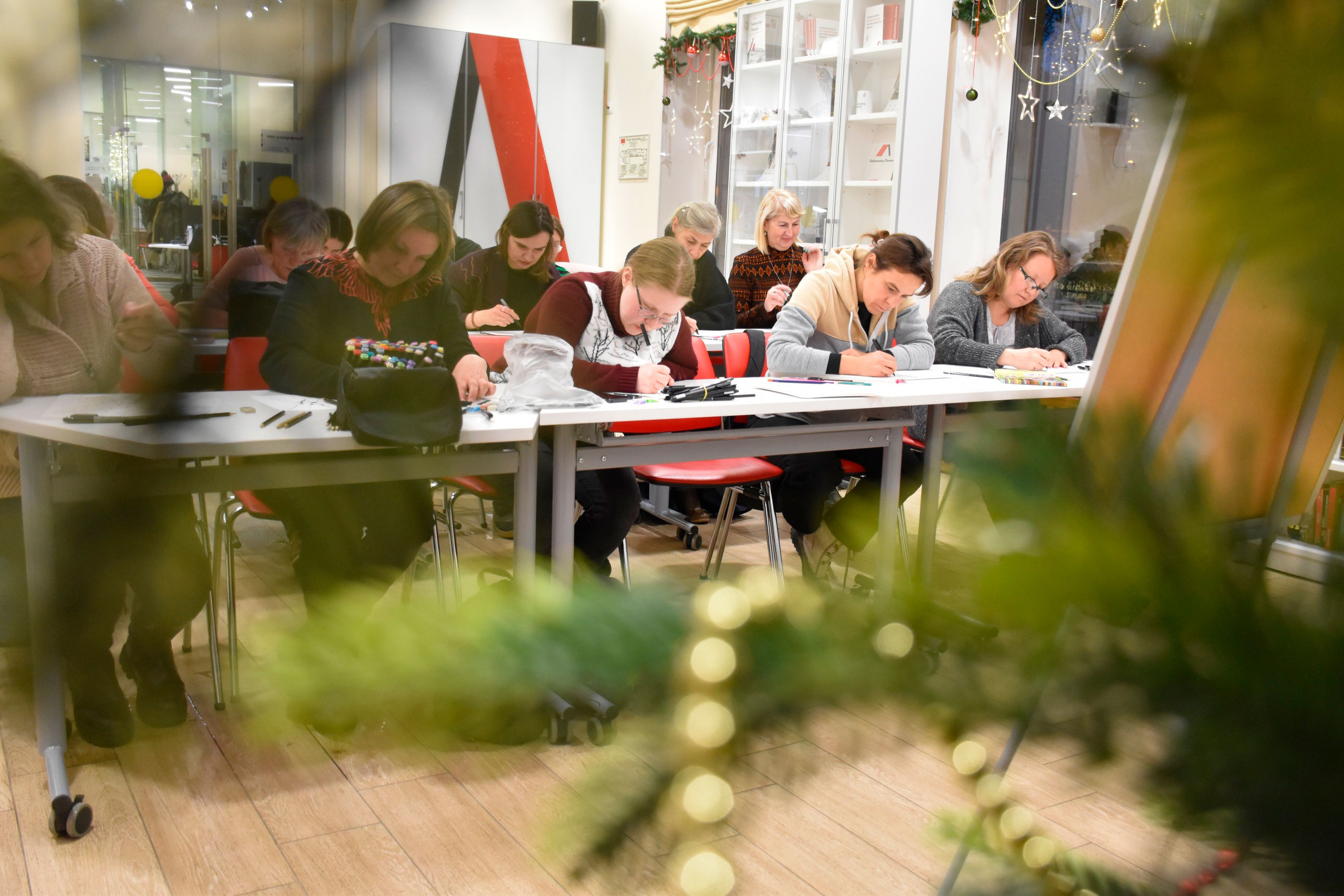 Постер для новости &laquo;В библиотеке имени В.И. Ленина прошел мастер-класс по рисованию «Нейродрево»&raquo;