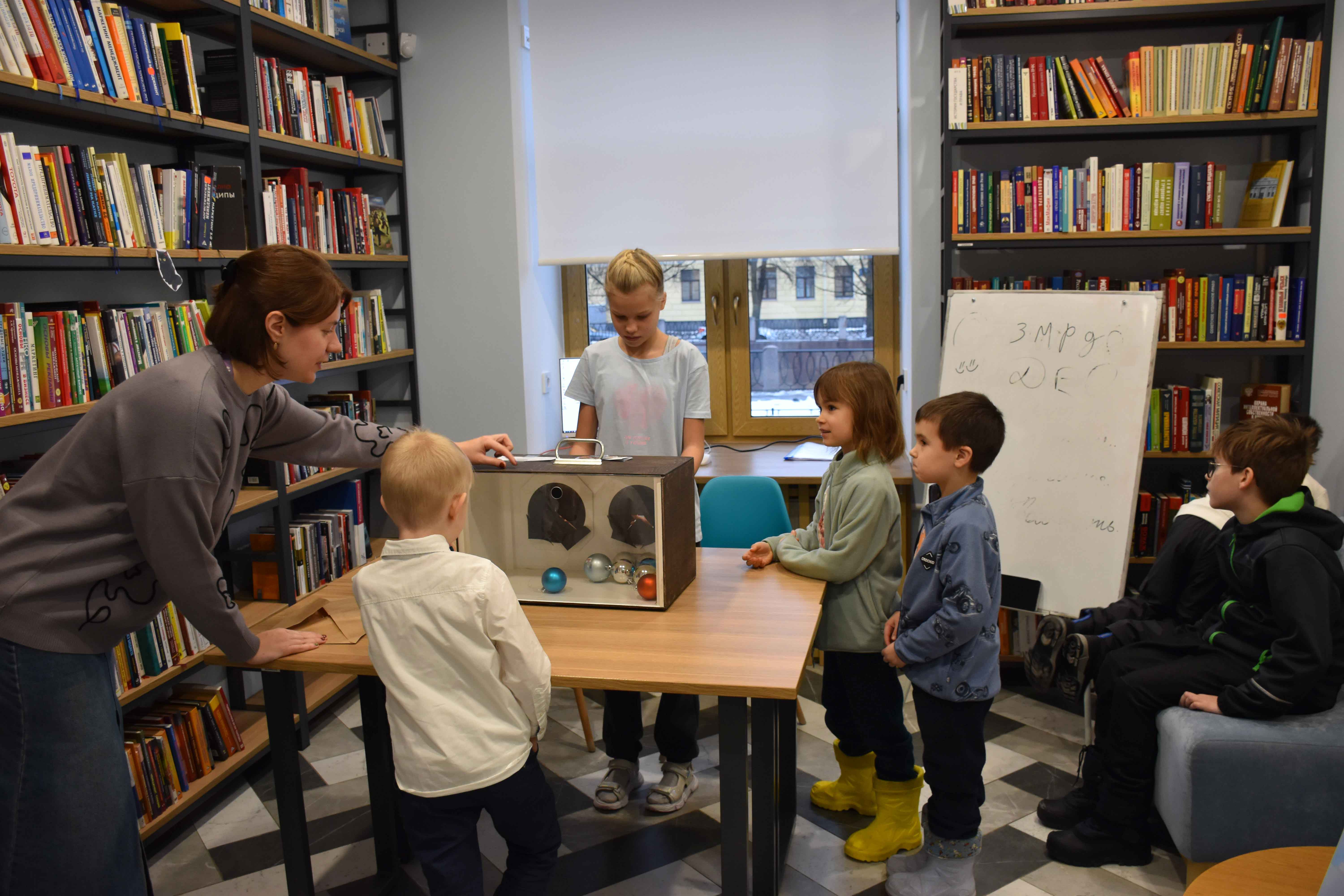 Постер для новости &laquo;Новогодние квесты в Библиотеке на Карповке&raquo;