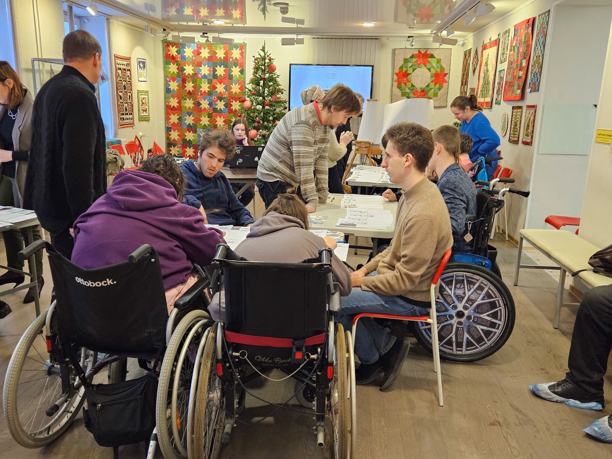 Постер для новости «В библиотеке Кировских островов подведены итоги благотворительного аукциона»